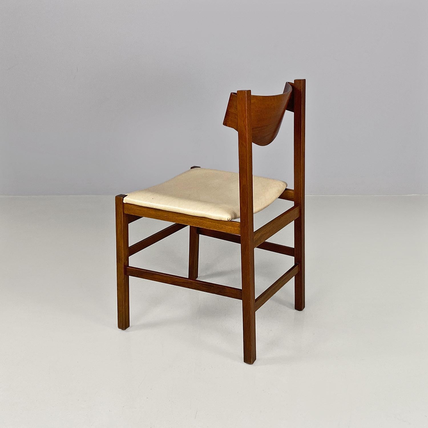 Sedia italiana moderna di metà secolo in legno con seduta quadrata in pelle, anni '60 In condizioni buone in vendita a MIlano, IT