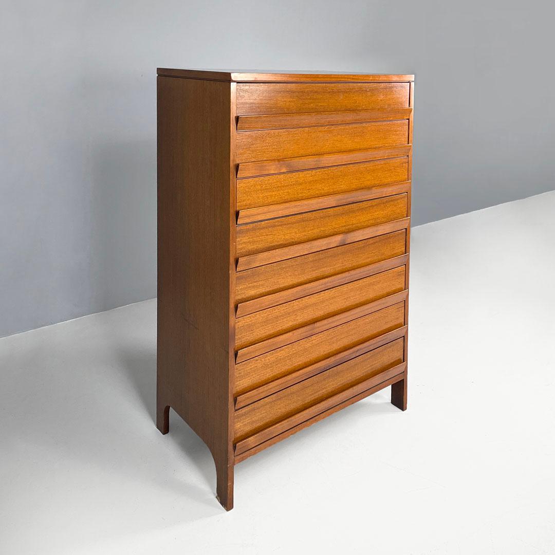Italian mid-century modern wooden chest of drawers, 1960s In Good Condition For Sale In MIlano, IT