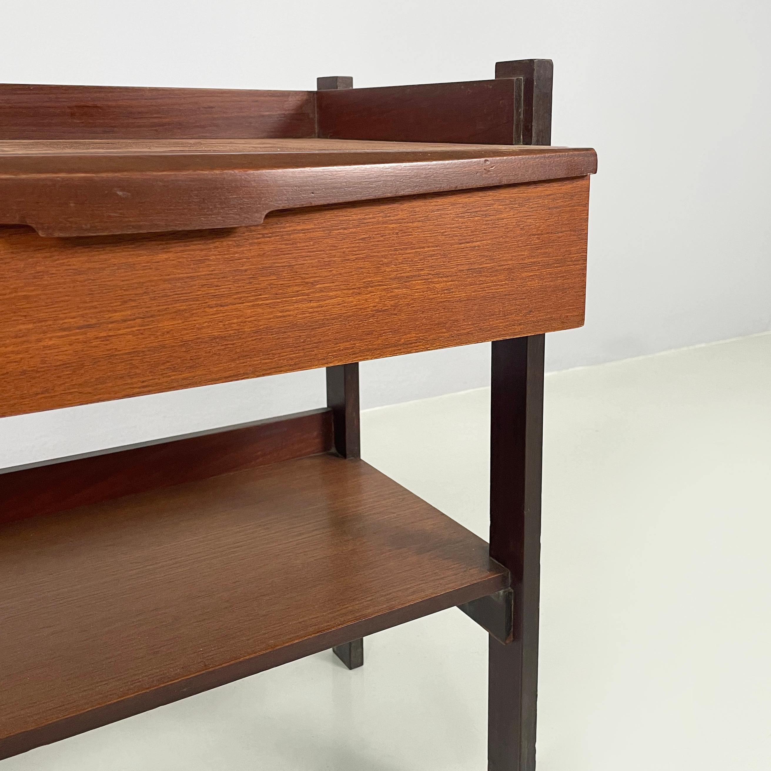 Table basse italienne moderne du milieu du siècle dernier avec étagères et tiroir, années 1960 en vente 1