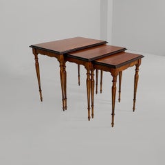 Italian mid-century modern wooden nesting coffee tables, 1940s
