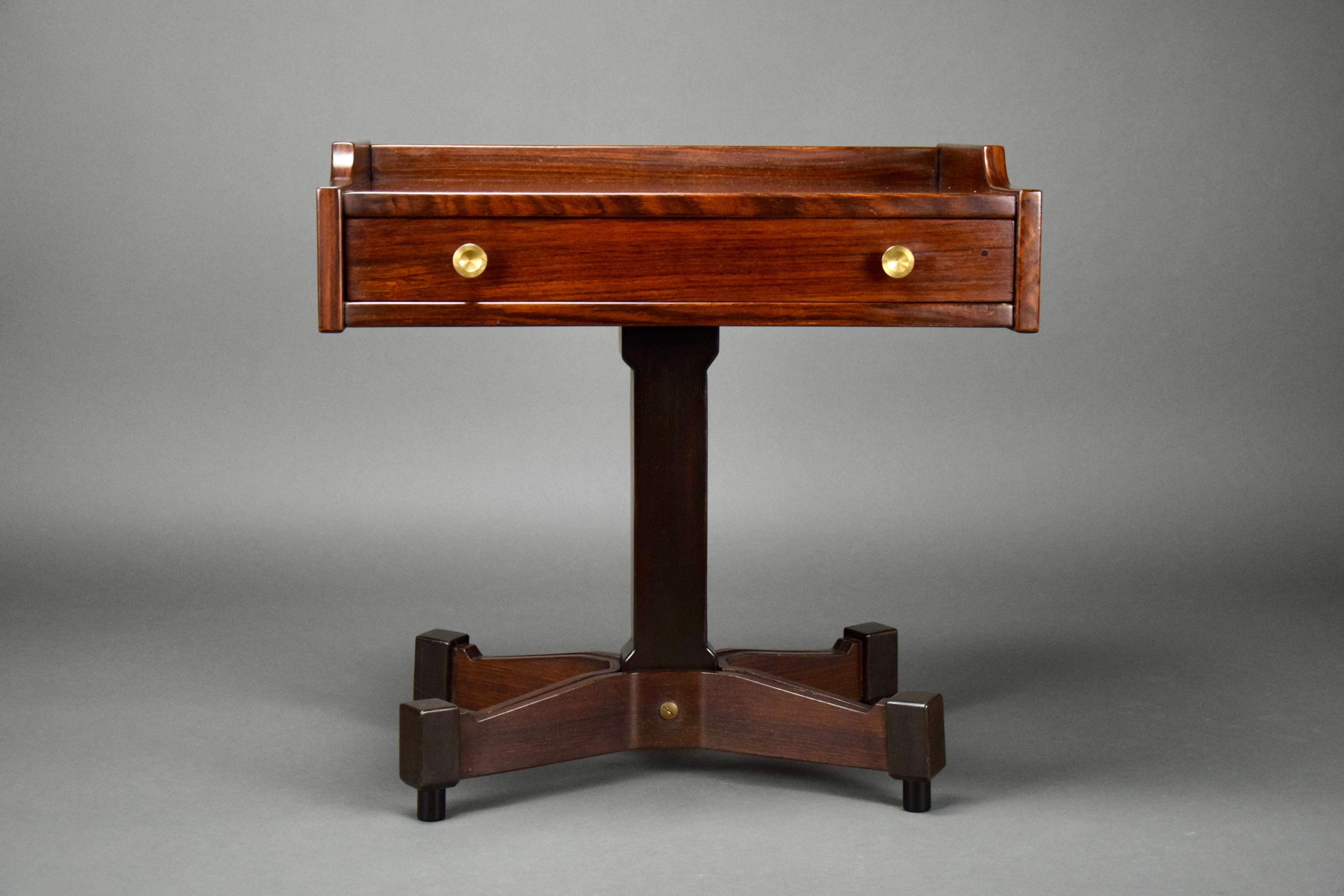 Table de nuit italienne en bois de style mi-siècle moderne par Claudio Salocchi pour Sormani en vente 4