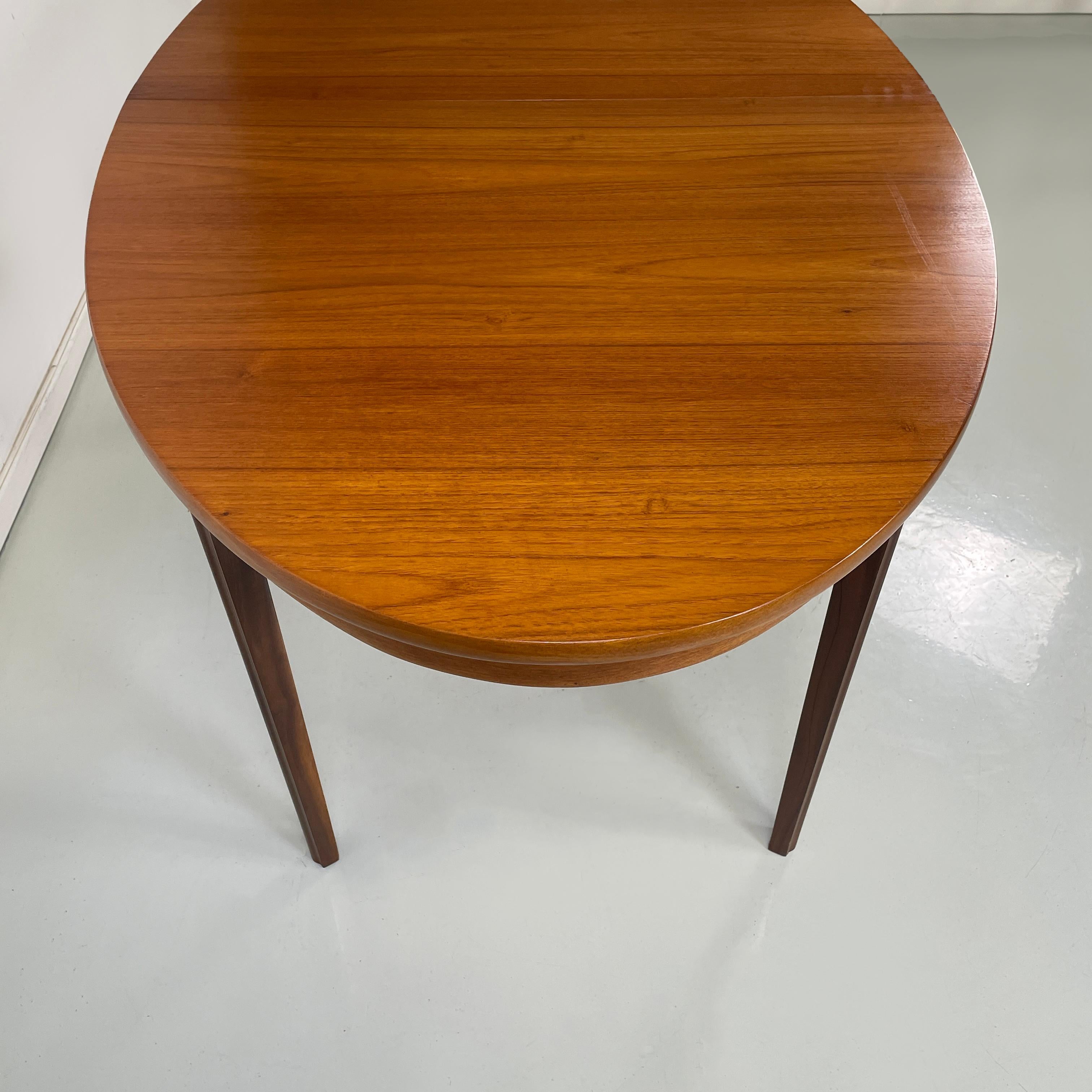 Italian mid-century modern Wooden oval dining table with extensions, 1960s 3