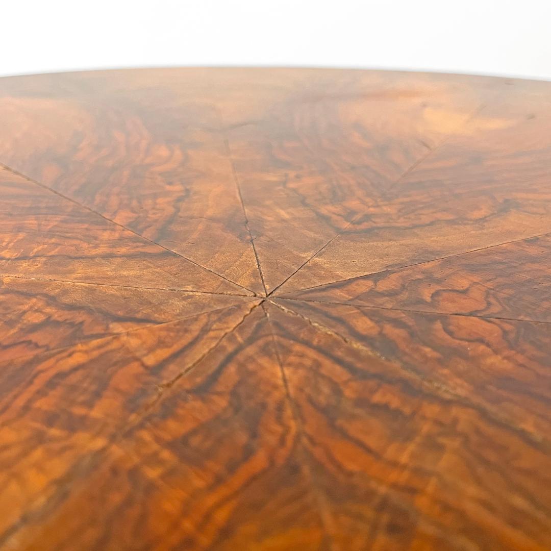 Italian mid-century modern wooden round coffee table with engraved lines, 1950s  For Sale 4