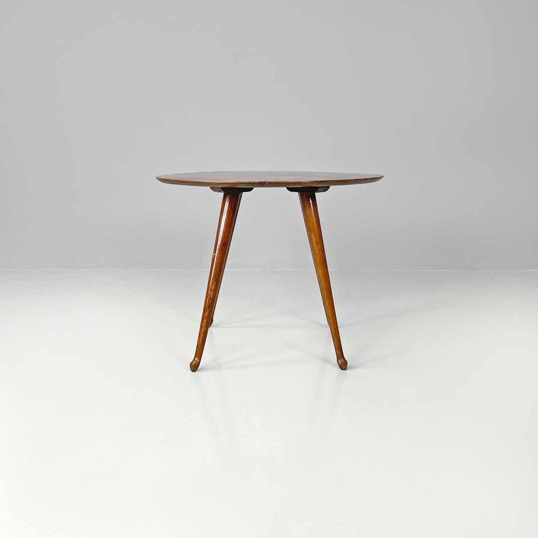 Italian mid-century modern wooden round coffee table with engraved lines, 1950s  In Good Condition For Sale In MIlano, IT