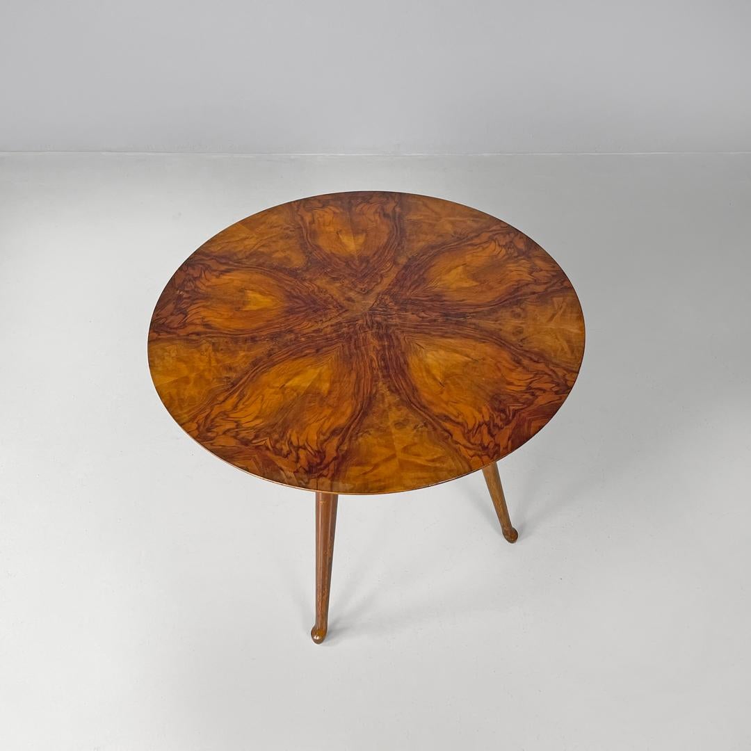 Italian mid-century modern wooden round coffee table with engraved lines, 1950s  For Sale 1