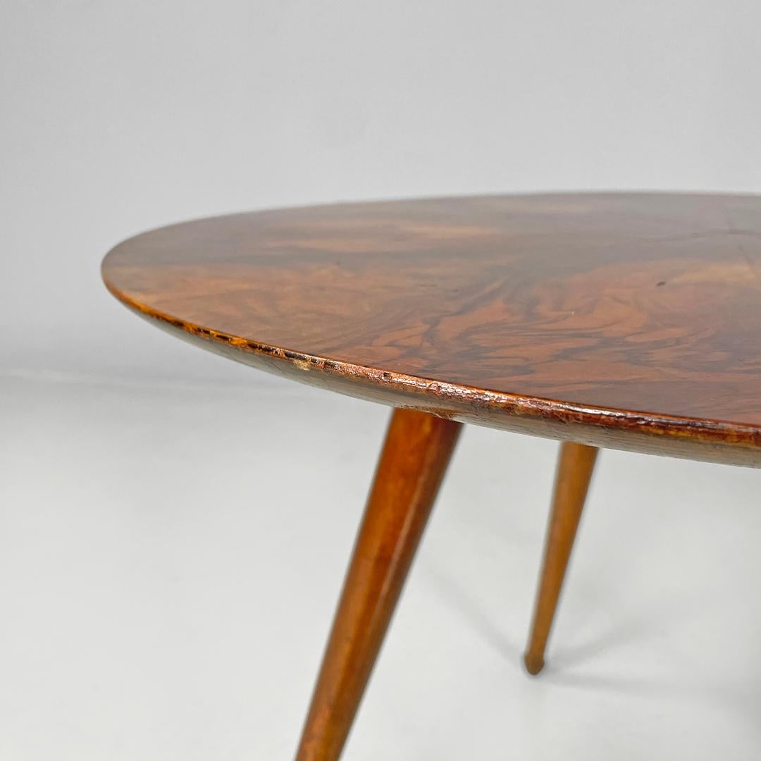 Italian mid-century modern wooden round coffee table with engraved lines, 1950s  For Sale 3