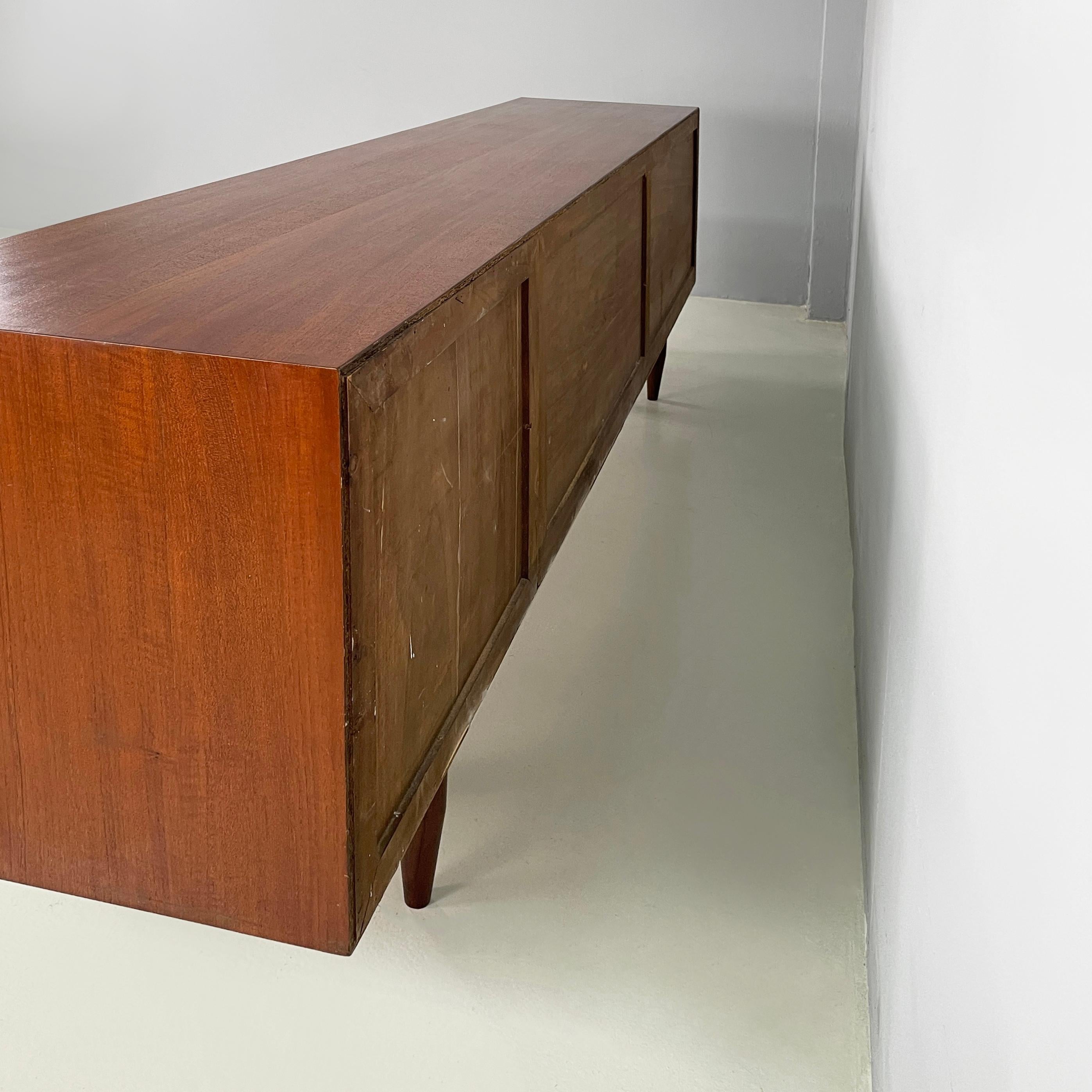 Buffet italien moderne du milieu du siècle dernier avec tiroirs et portes coulissantes des années 1960 en vente 11