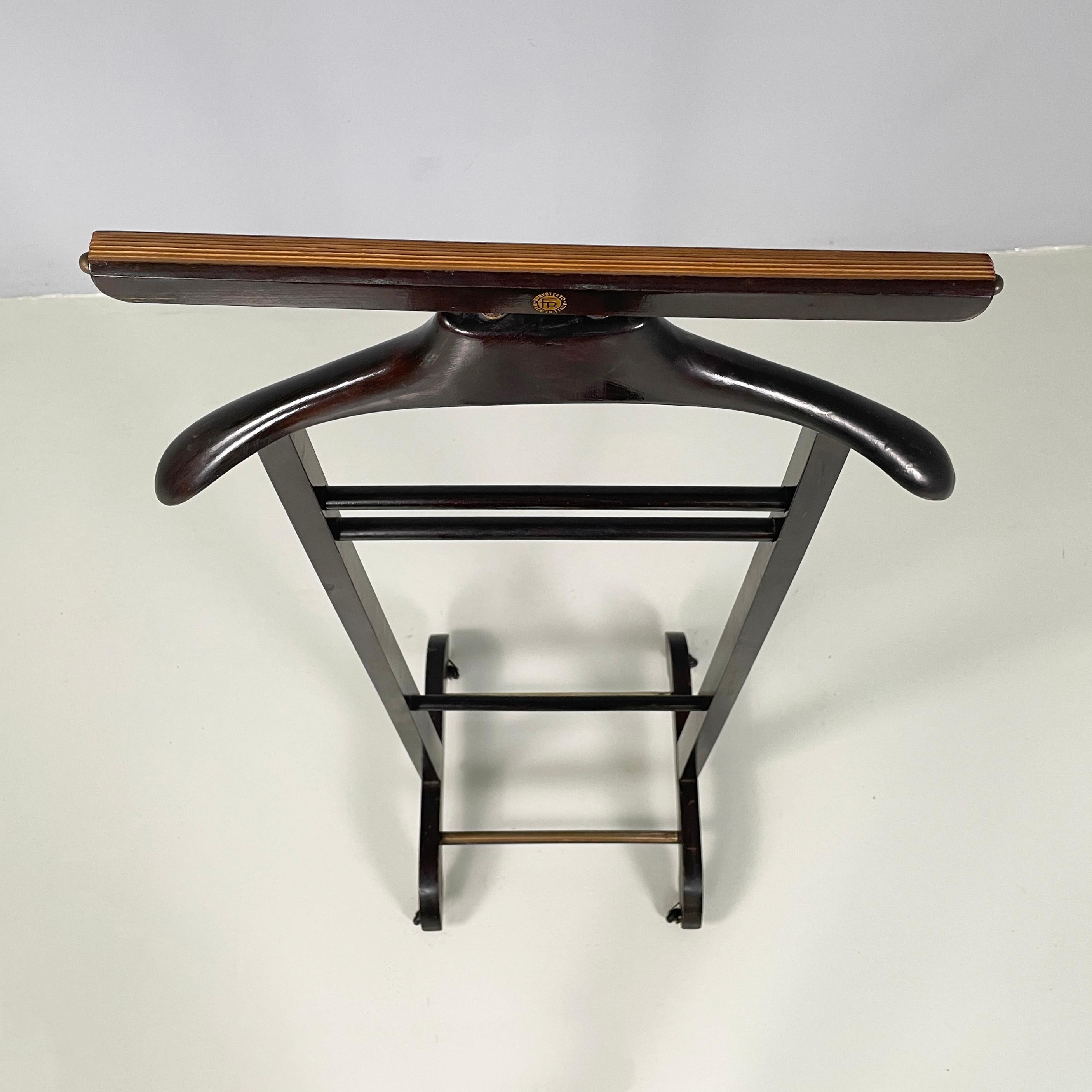 Italian mid-century modern Wooden valet stand by Fratelli Reguitti, 1950s In Good Condition In MIlano, IT