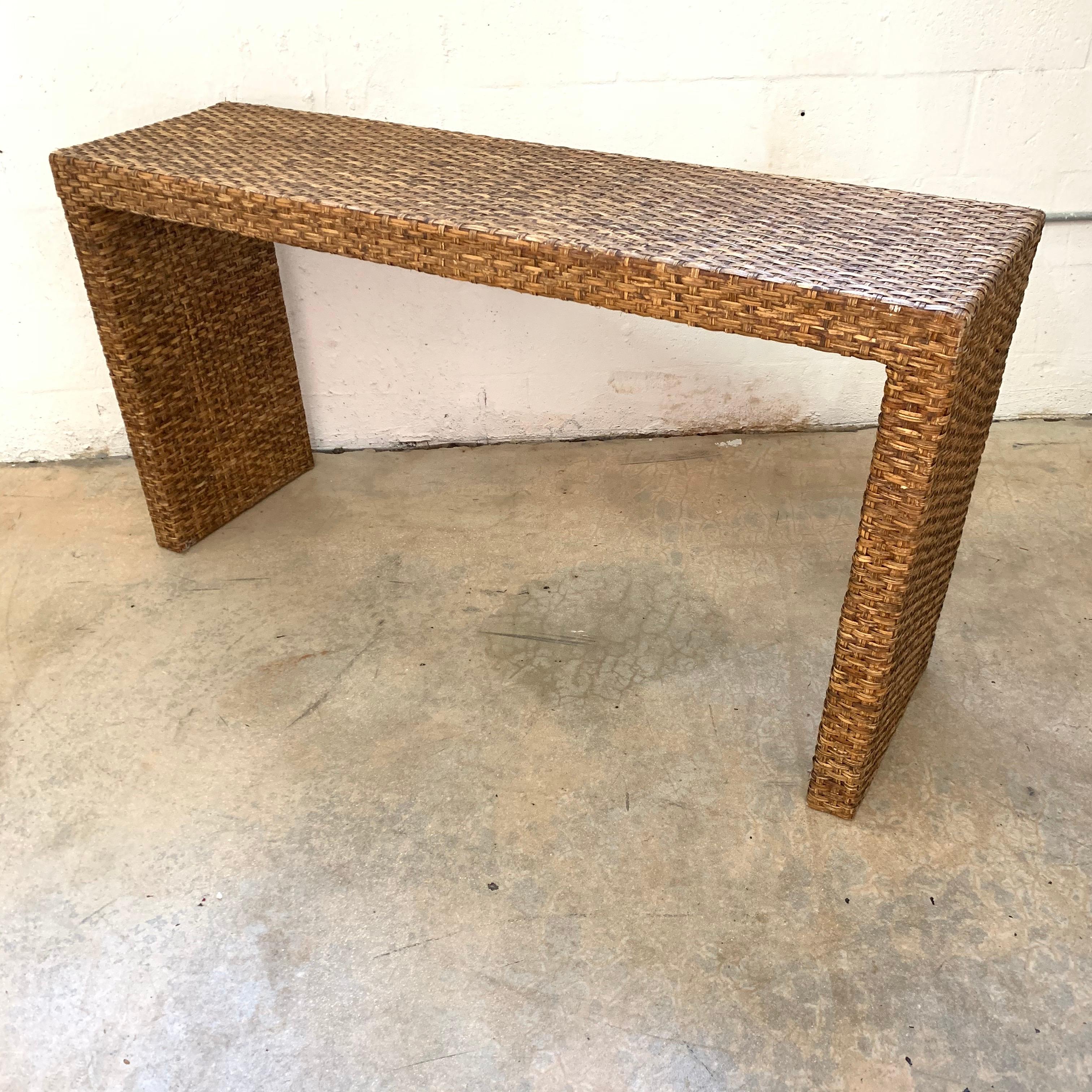 Italian Mid-Century Modern Woven Wicker Parsons Waterfall Console, Italy, 1970s In Good Condition For Sale In Miami, FL