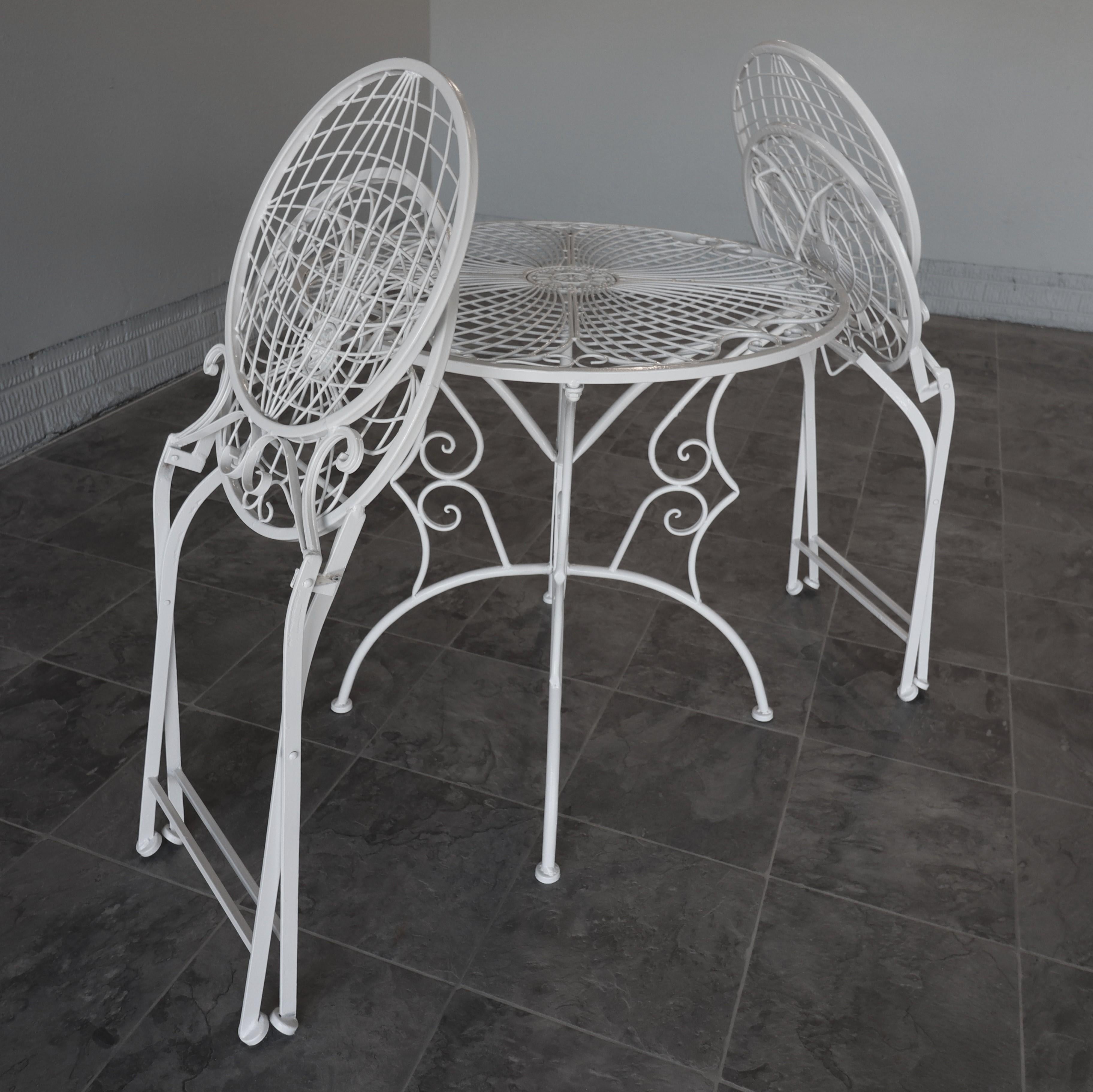 Italienisches Bistro-Set aus Schmiedeeisen, Mitte des Jahrhunderts, Sonnenschliff und Globusmotiv, 1970 (Geschweißt) im Angebot