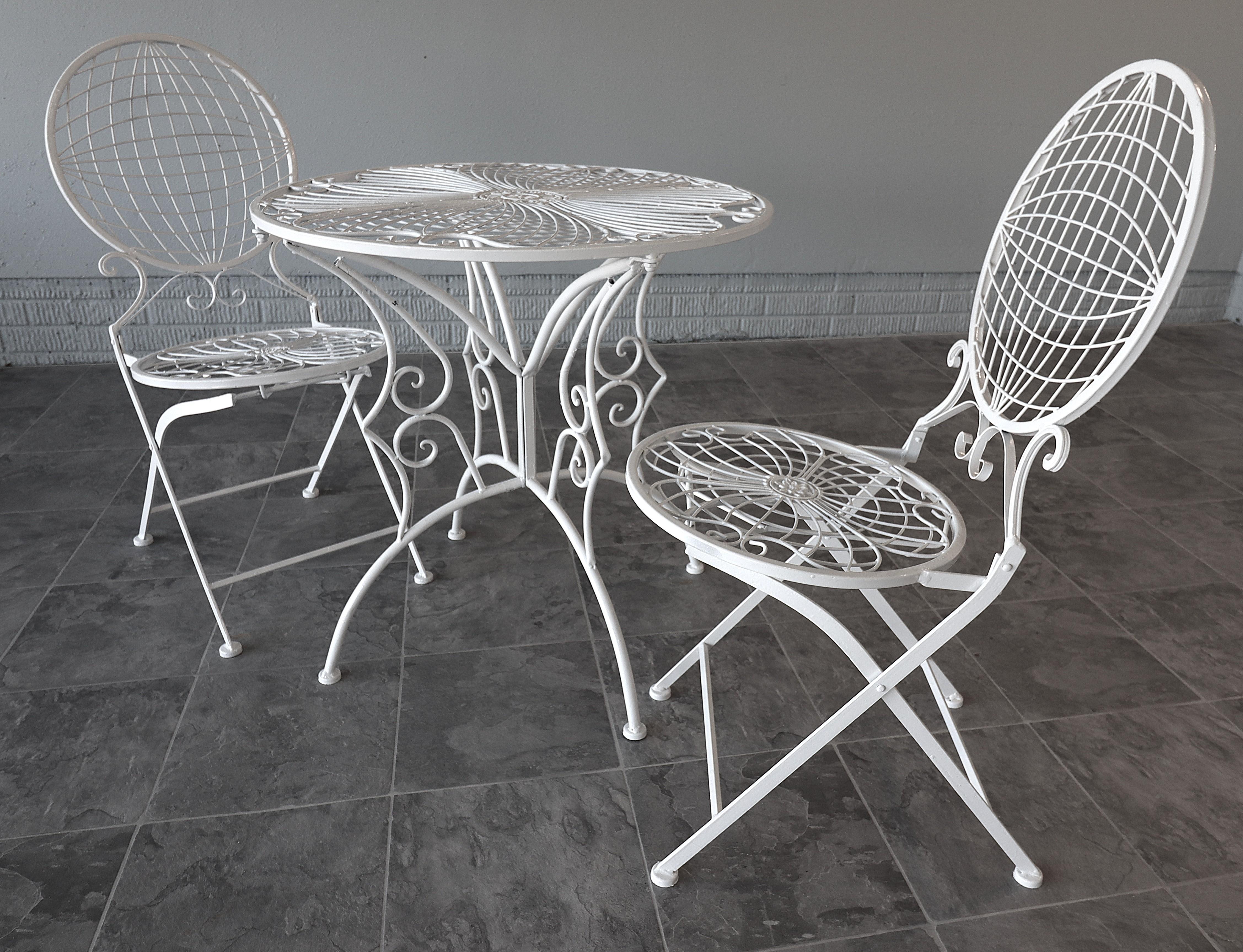 Italienisches Bistro-Set aus Schmiedeeisen, Mitte des Jahrhunderts, Sonnenschliff und Globusmotiv, 1970 (Ende des 20. Jahrhunderts) im Angebot