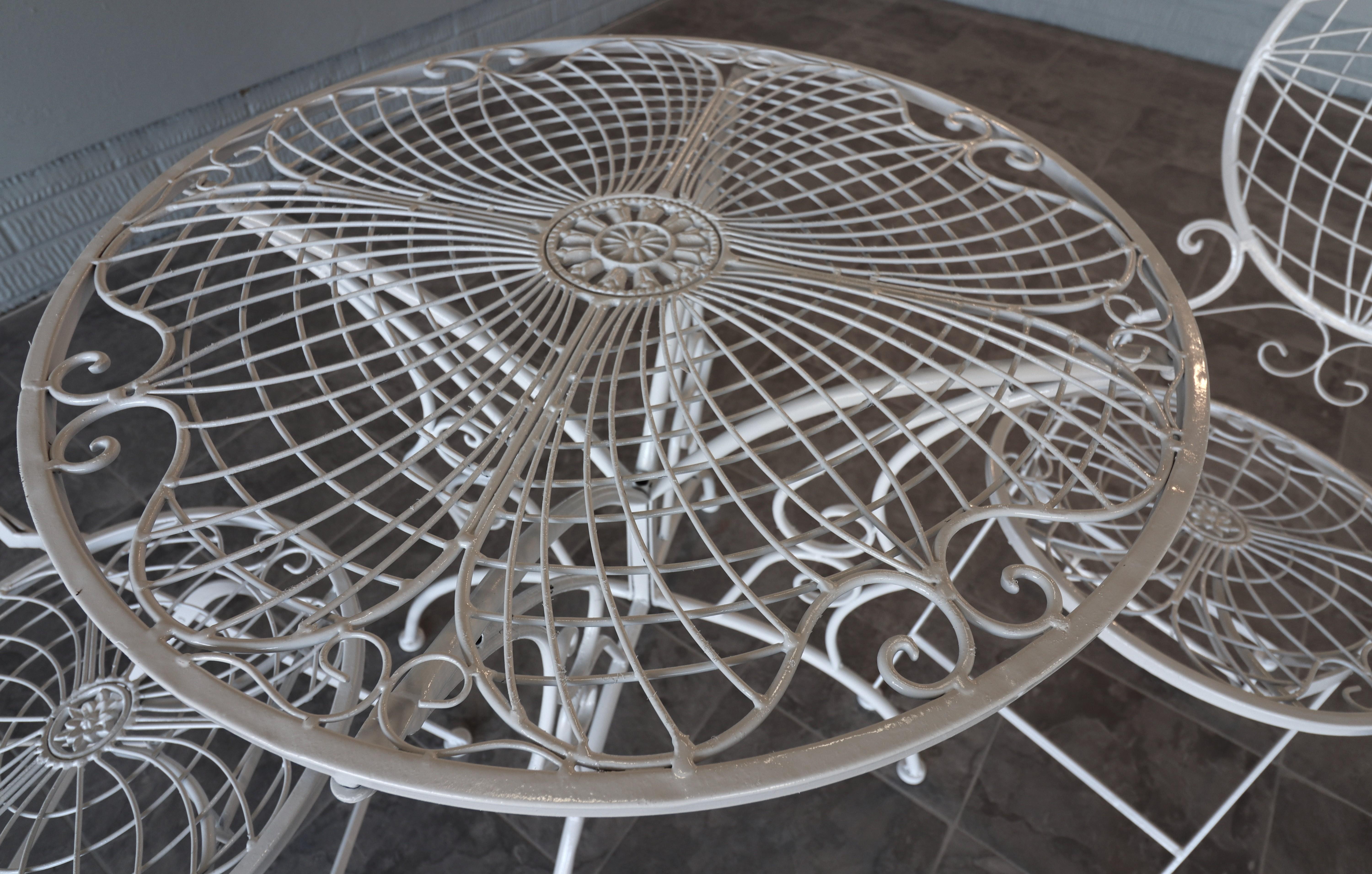 Italienisches Bistro-Set aus Schmiedeeisen, Mitte des Jahrhunderts, Sonnenschliff und Globusmotiv, 1970 im Angebot 2