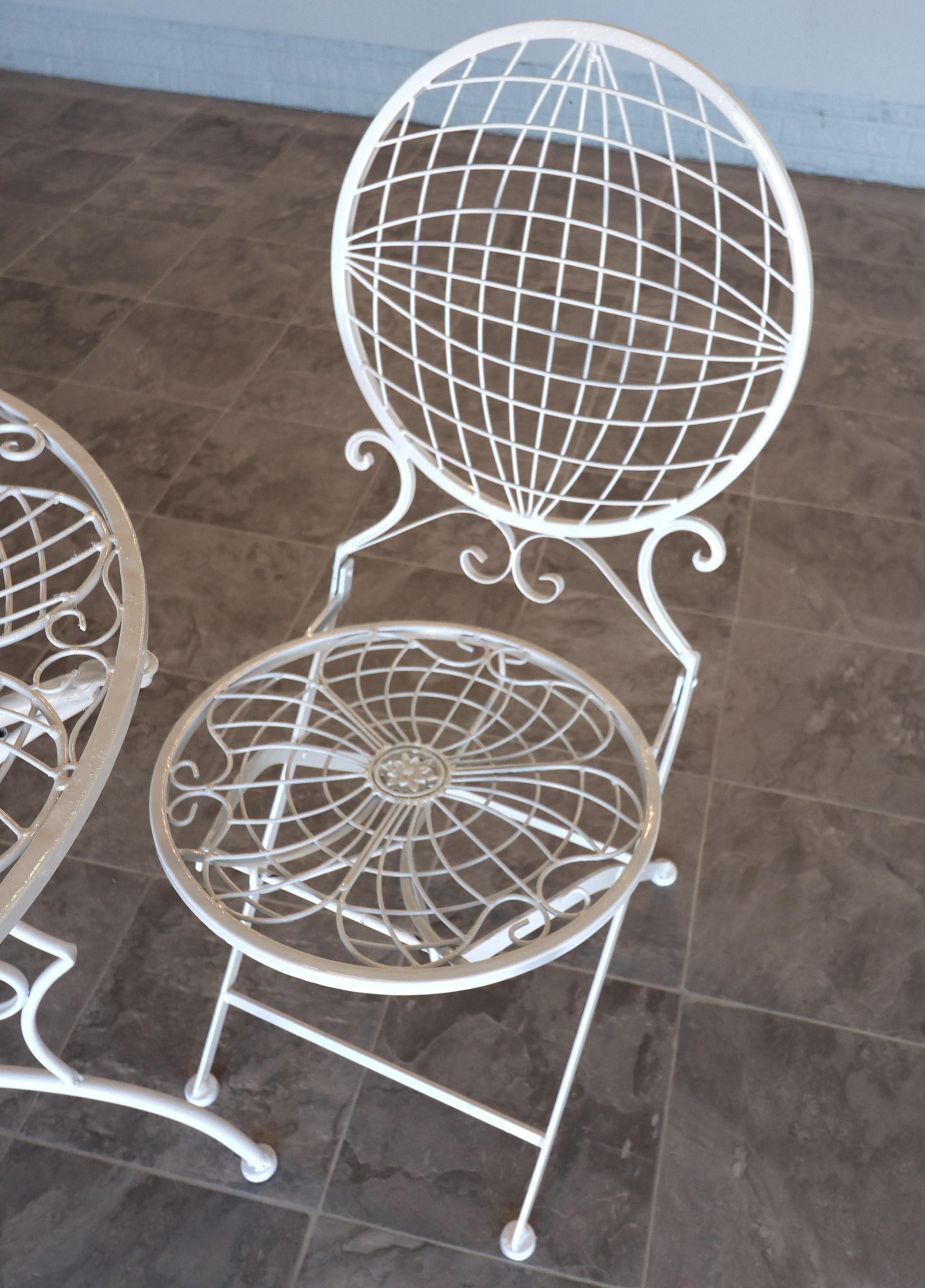 Italienisches Bistro-Set aus Schmiedeeisen, Mitte des Jahrhunderts, Sonnenschliff und Globusmotiv, 1970 im Angebot 3