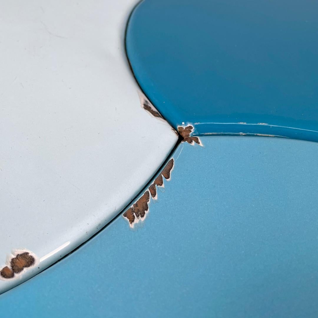 Table basse italienne en fer forgé du milieu du siècle dernier, émaillée en bleu clair, années 1950 en vente 8