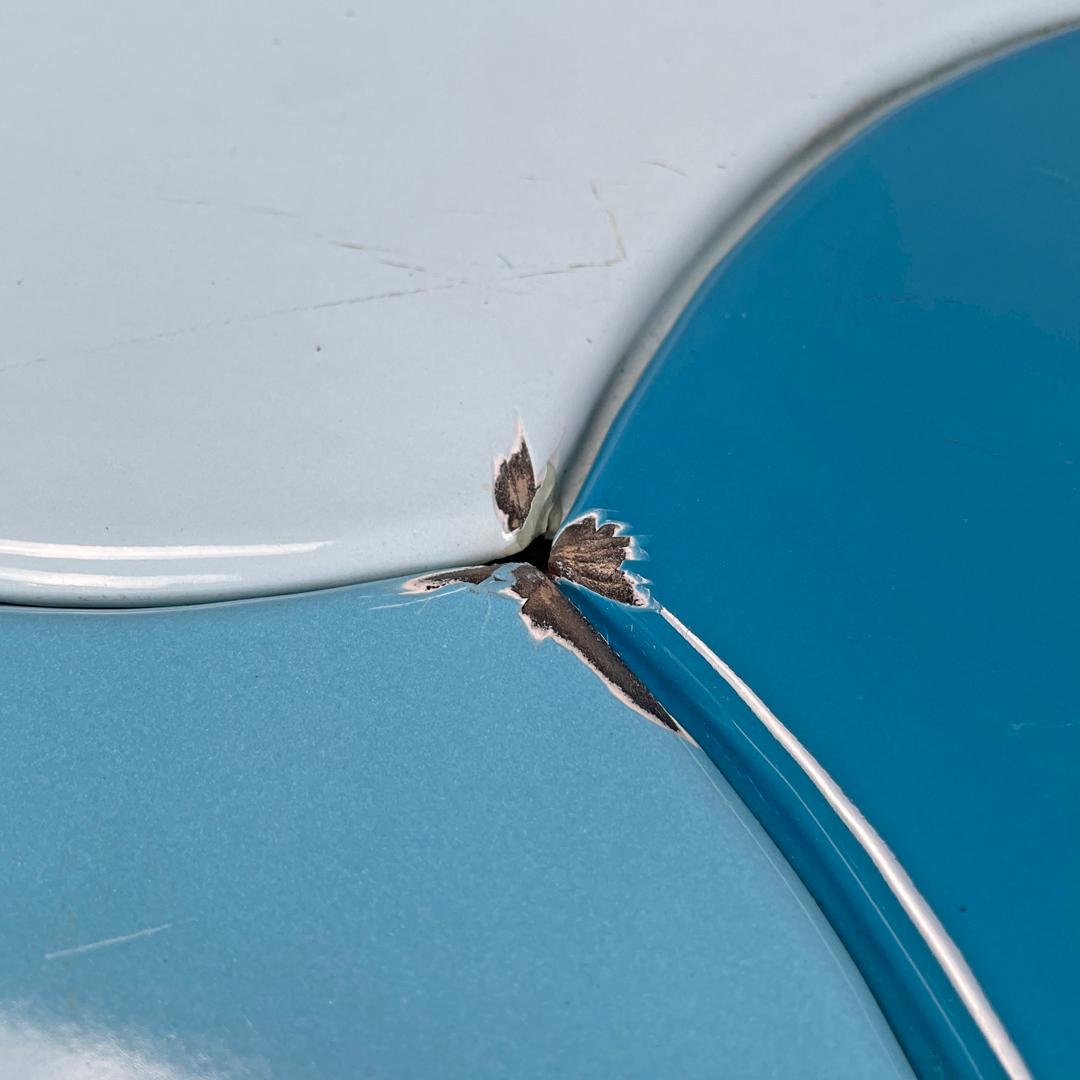 Table basse italienne en fer forgé du milieu du siècle dernier, émaillée en bleu clair, années 1950 en vente 9