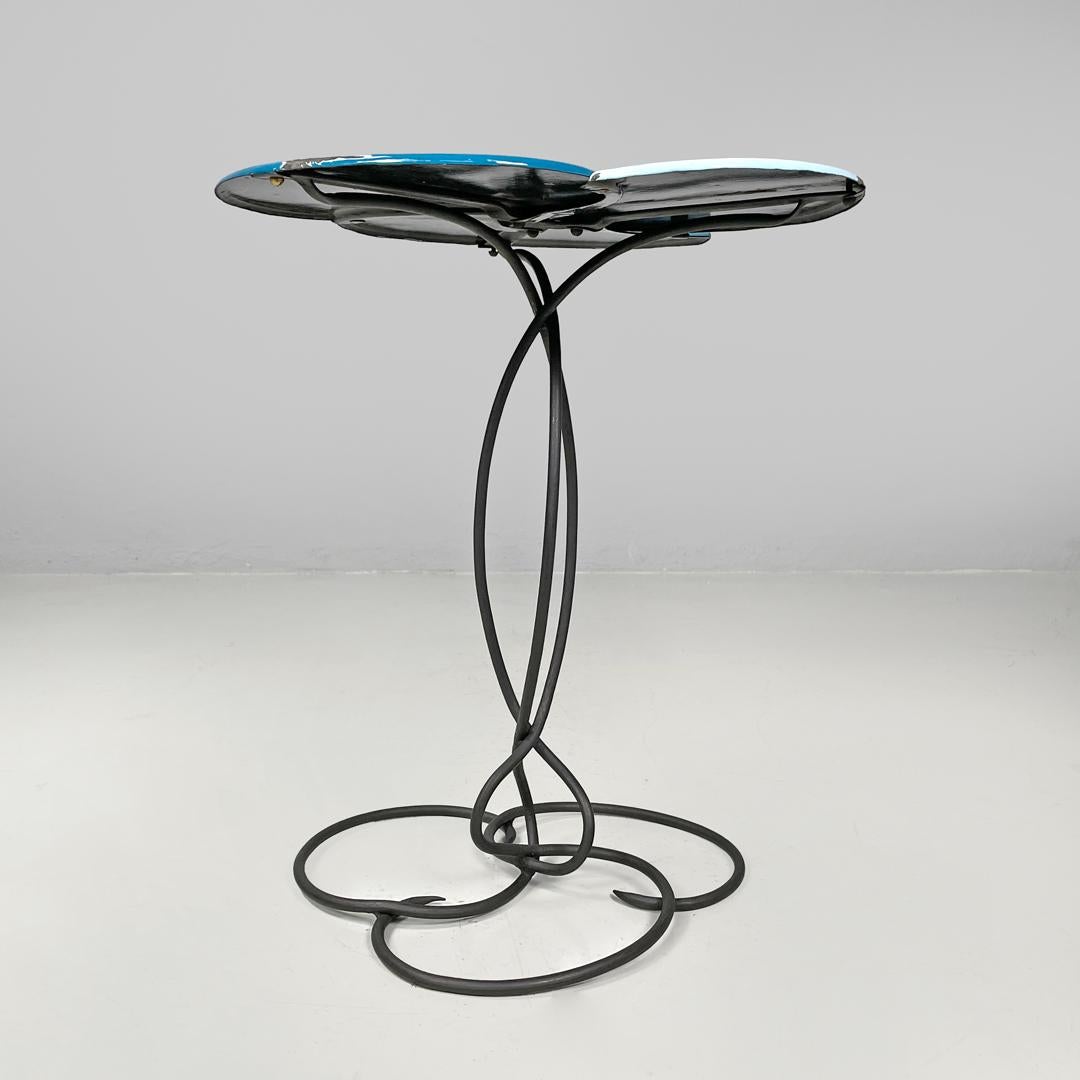 Milieu du XXe siècle Table basse italienne en fer forgé du milieu du siècle dernier, émaillée en bleu clair, années 1950 en vente