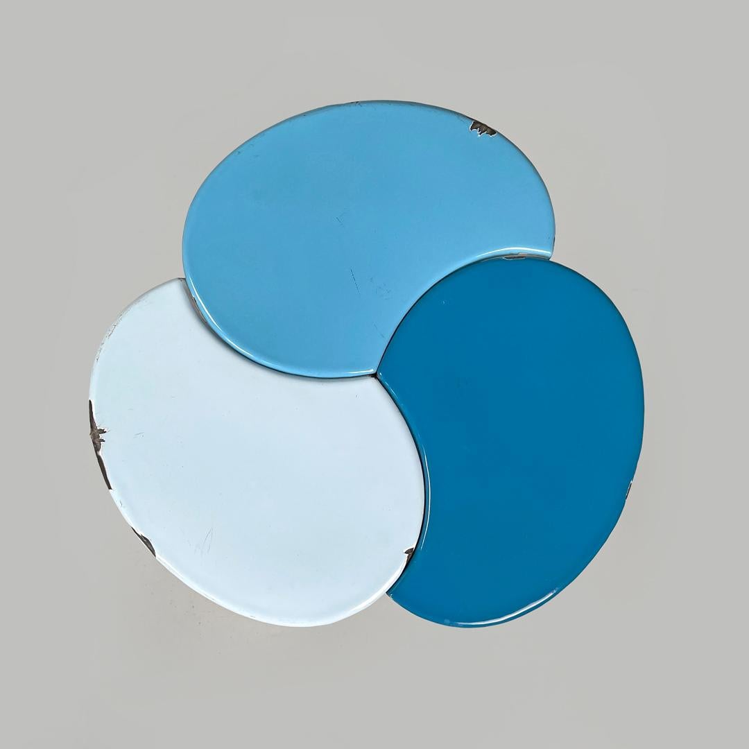 Table basse italienne en fer forgé du milieu du siècle dernier, émaillée en bleu clair, années 1950 en vente 1
