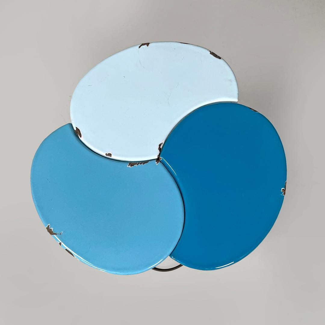 Table basse italienne en fer forgé du milieu du siècle dernier, émaillée en bleu clair, années 1950 en vente 2