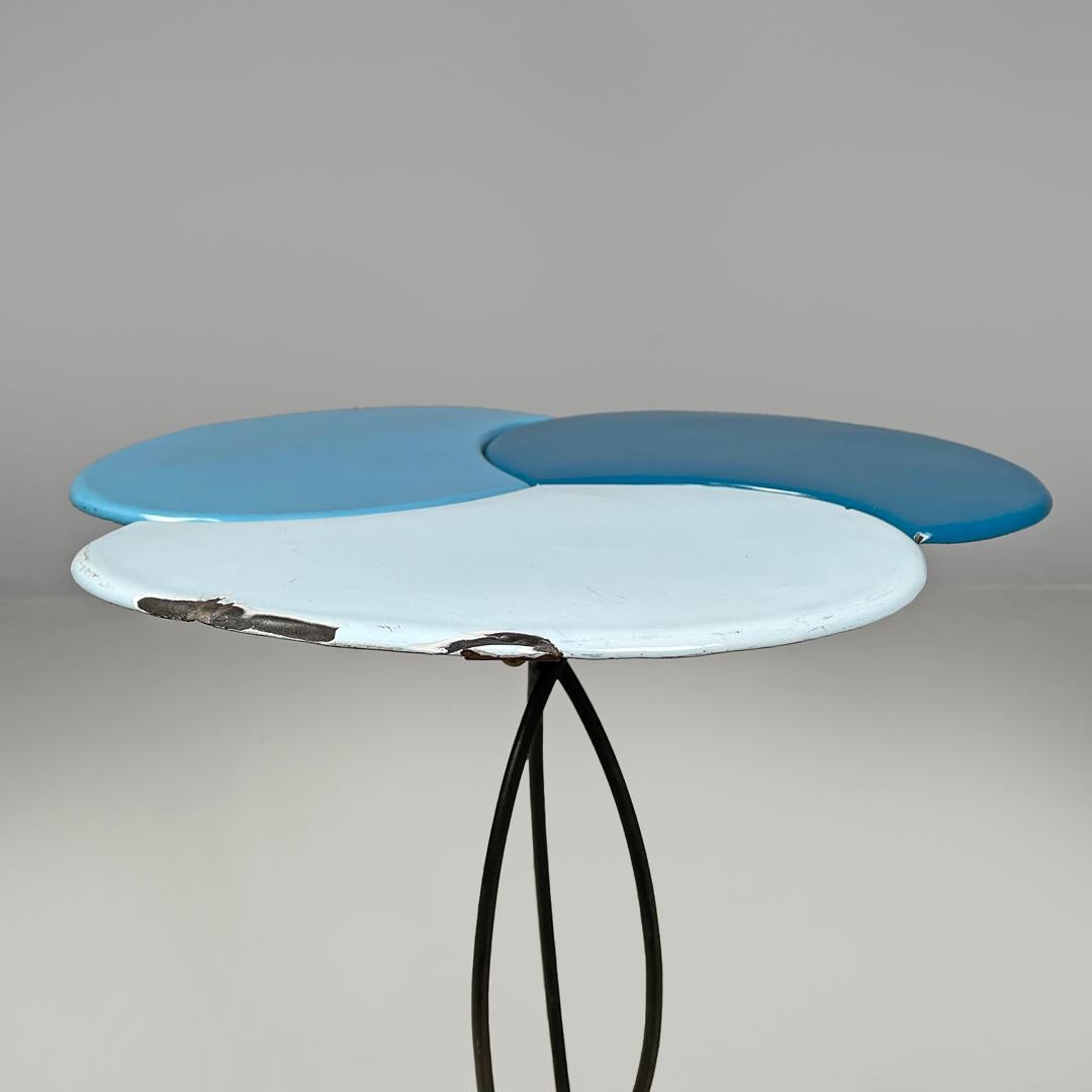 Table basse italienne en fer forgé du milieu du siècle dernier, émaillée en bleu clair, années 1950 en vente 3