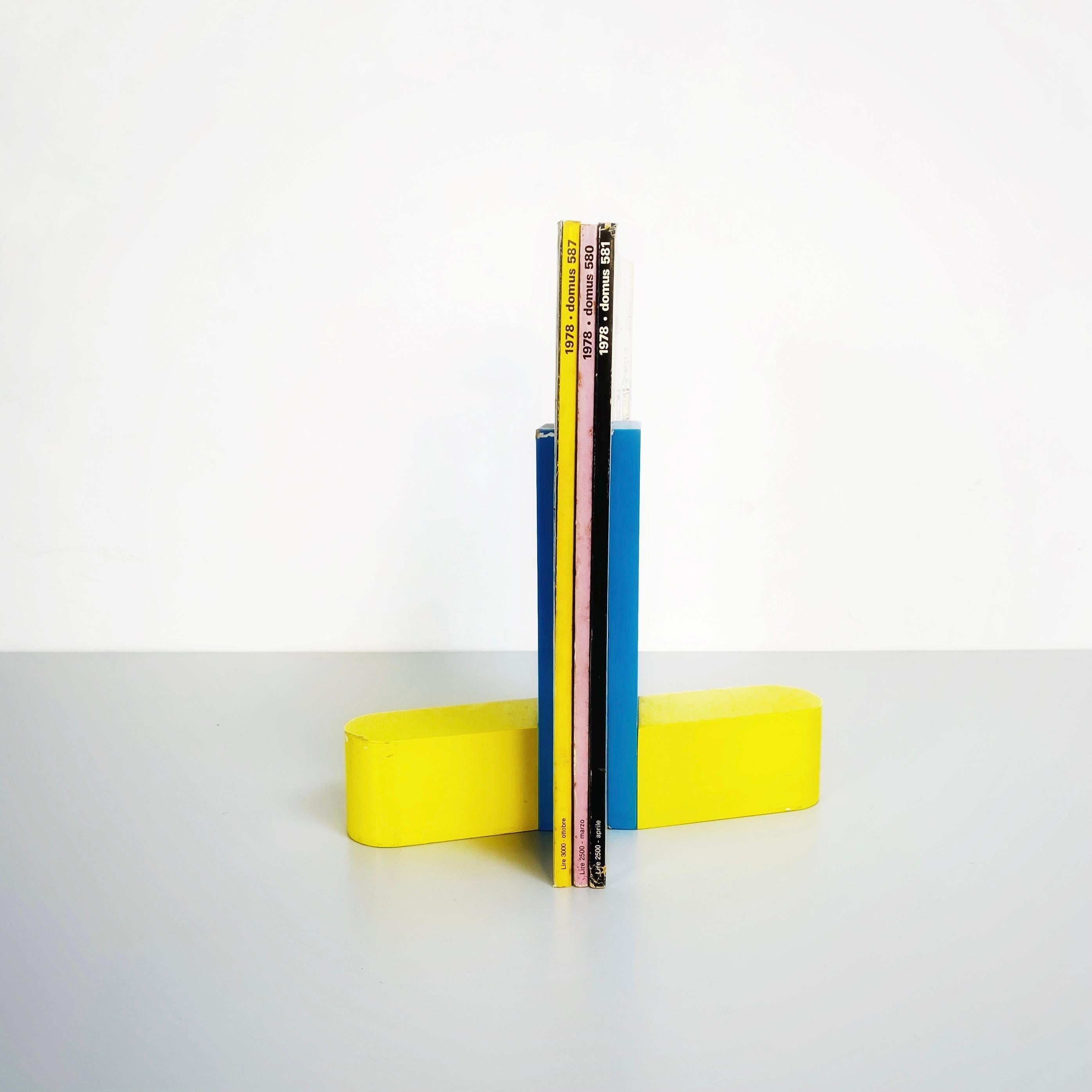 Italian Mid-Century Modern Yellow and Blue Wooden Bookends, 1960s In Good Condition In MIlano, IT