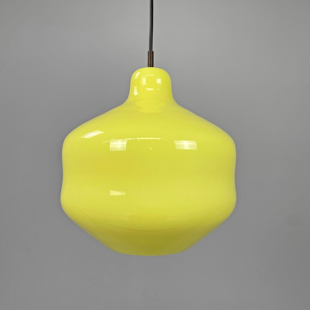 Brass Italian mid-century modern yellow Murano glass chandelier Vignelli Venini, 1950s For Sale