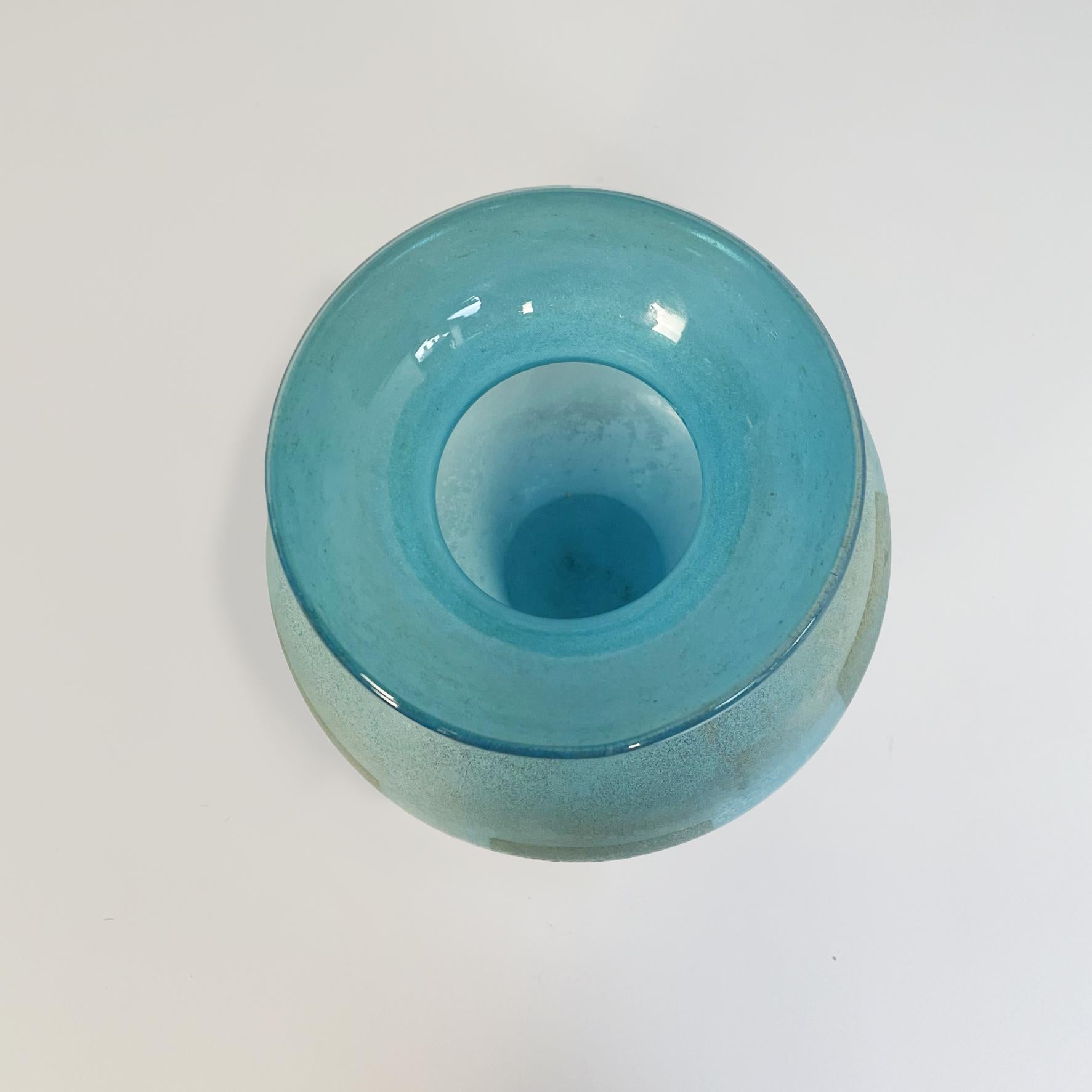 Italian Mid-Century Modern Aquamarine blue glass vase with geometric shapes, 1960s
Round vase in aquamarine blue Murano glass. Glass working excavation. There are geometric shapes to decorate the vase.
1960s.
Very good conditions.
Measurements in cm