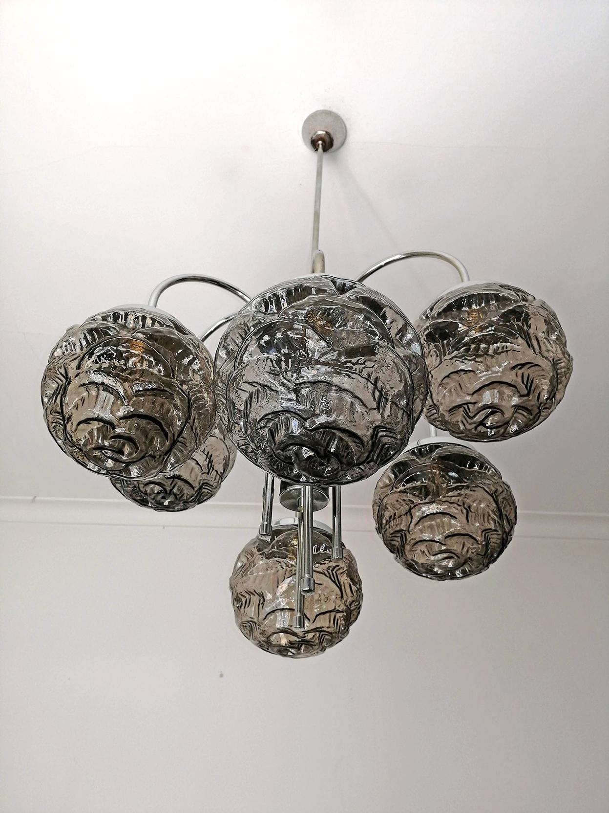 Italienischer modernistischer italienischer Mid-Century-Kronleuchter aus Sputnik-Muranoglas und Chrom mit 6 Lichtern im Angebot 4