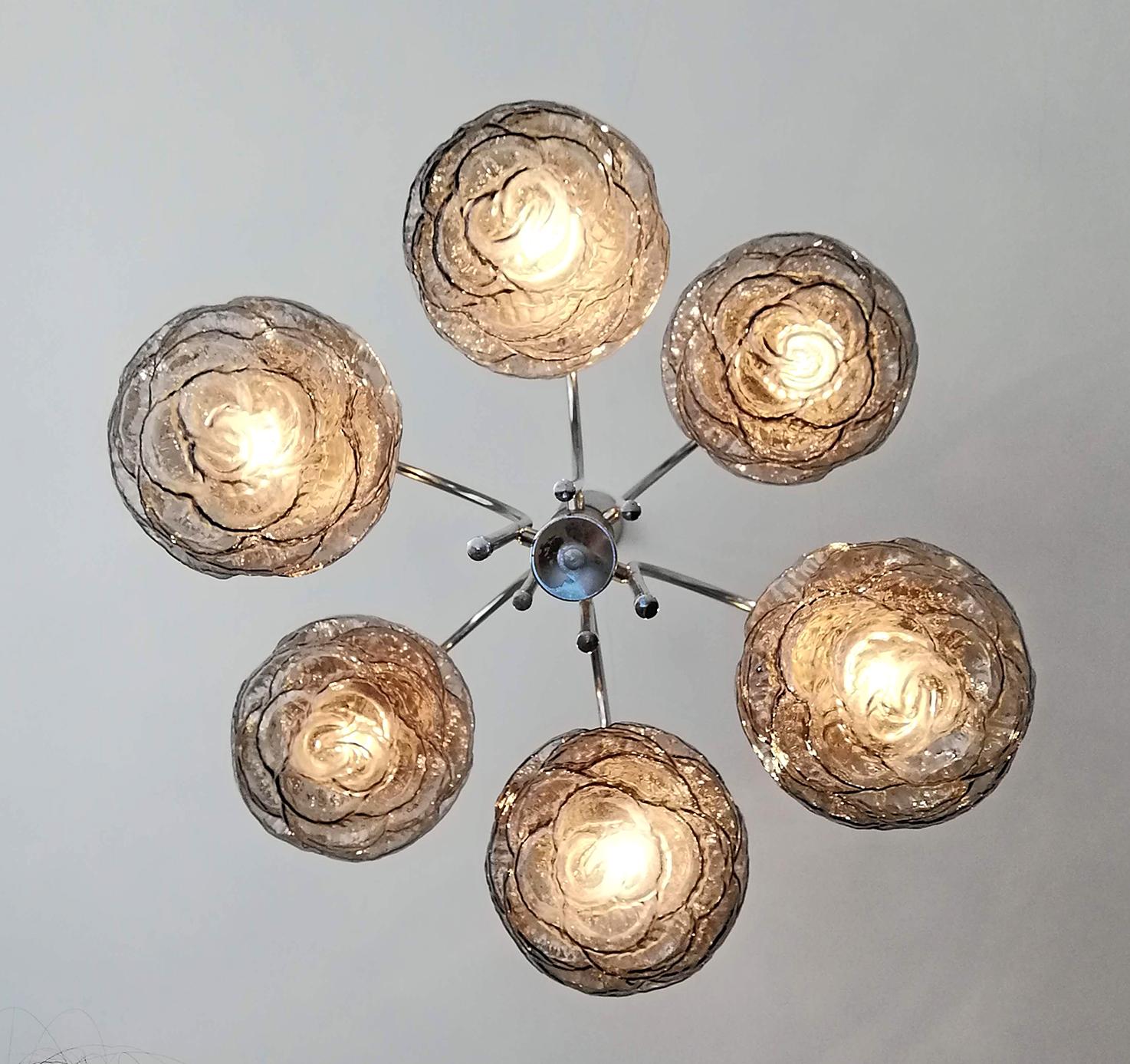 Italienischer modernistischer italienischer Mid-Century-Kronleuchter aus Sputnik-Muranoglas und Chrom mit 6 Lichtern im Angebot 2