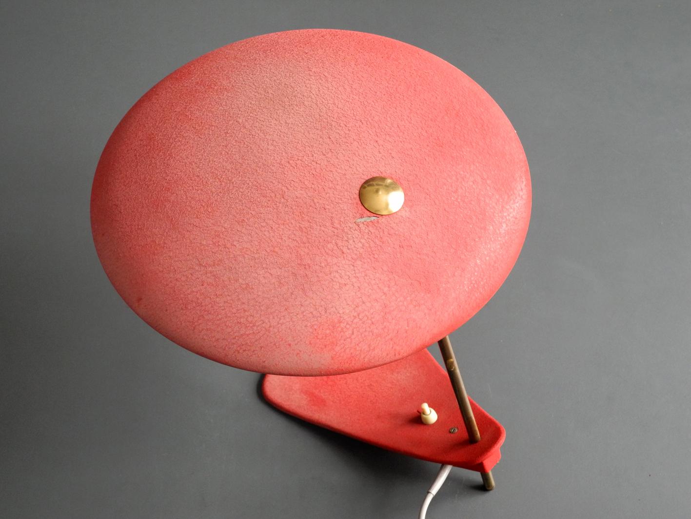 Italian Mid-Century Modernist Table Lamp with Red Shrink Varnish In Good Condition In München, DE