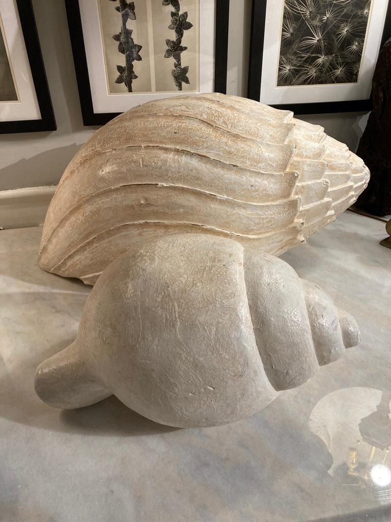 Monumental coquillage italien du milieu du siècle dernier en bois sculpté peint en vente 9