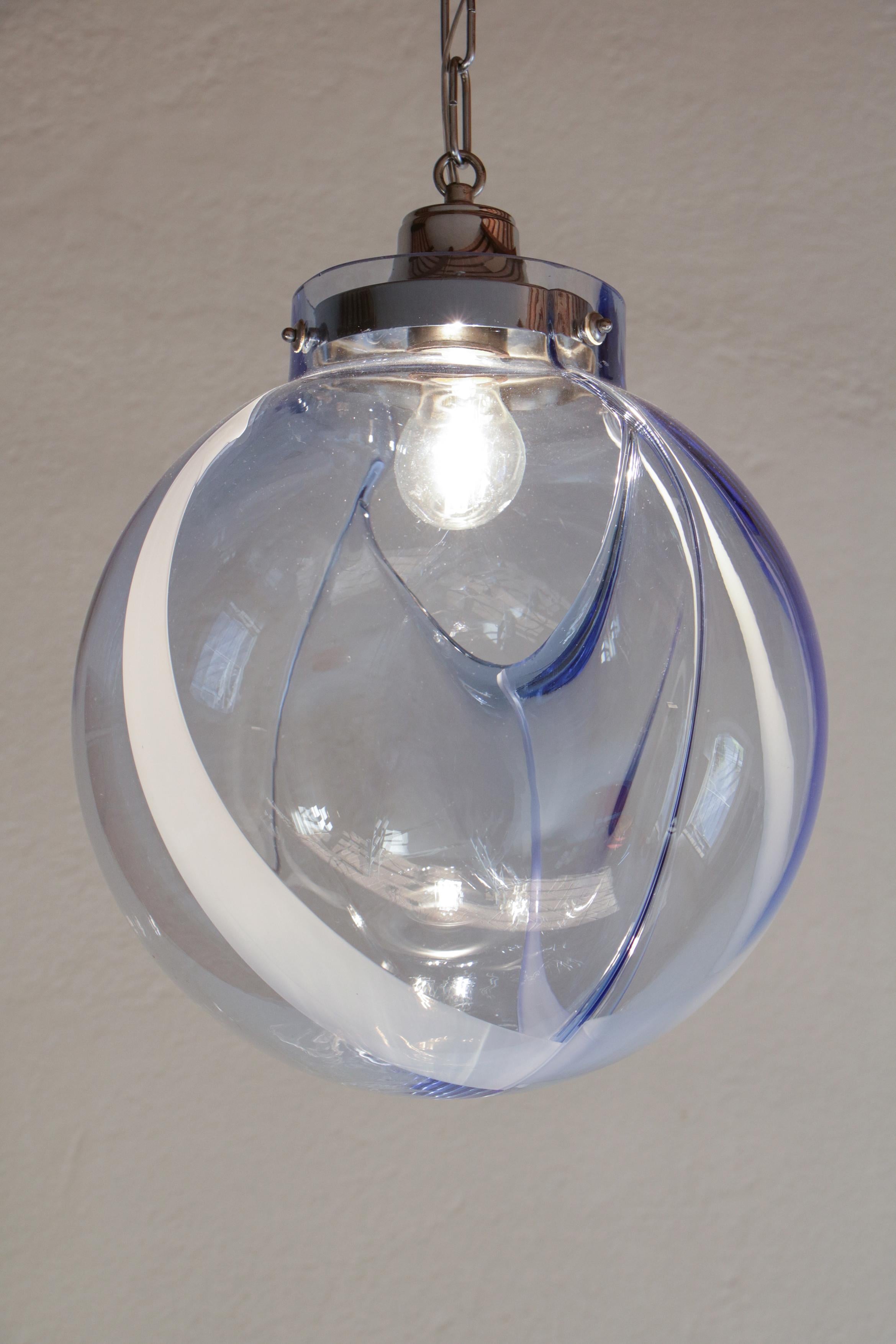 Italian Mid-Century Murano Ball Glass Pendant Lamp by Toni Zuccheri, 1960s In Good Condition For Sale In Traversetolo, IT