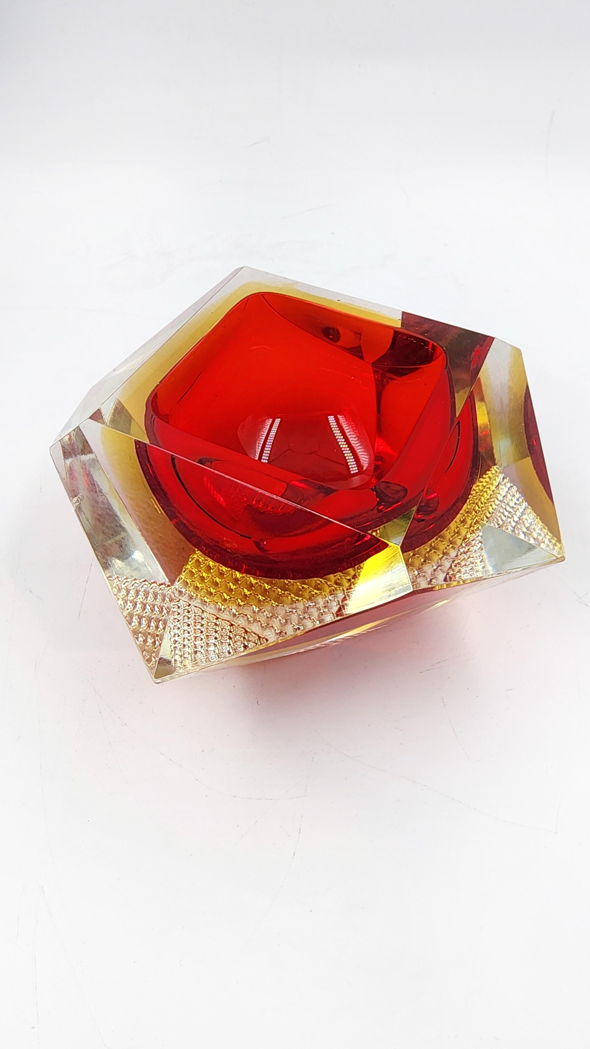XX secolo Italian Mid-Century Murano Bowl by Flavio Poli, 1970's in vendita