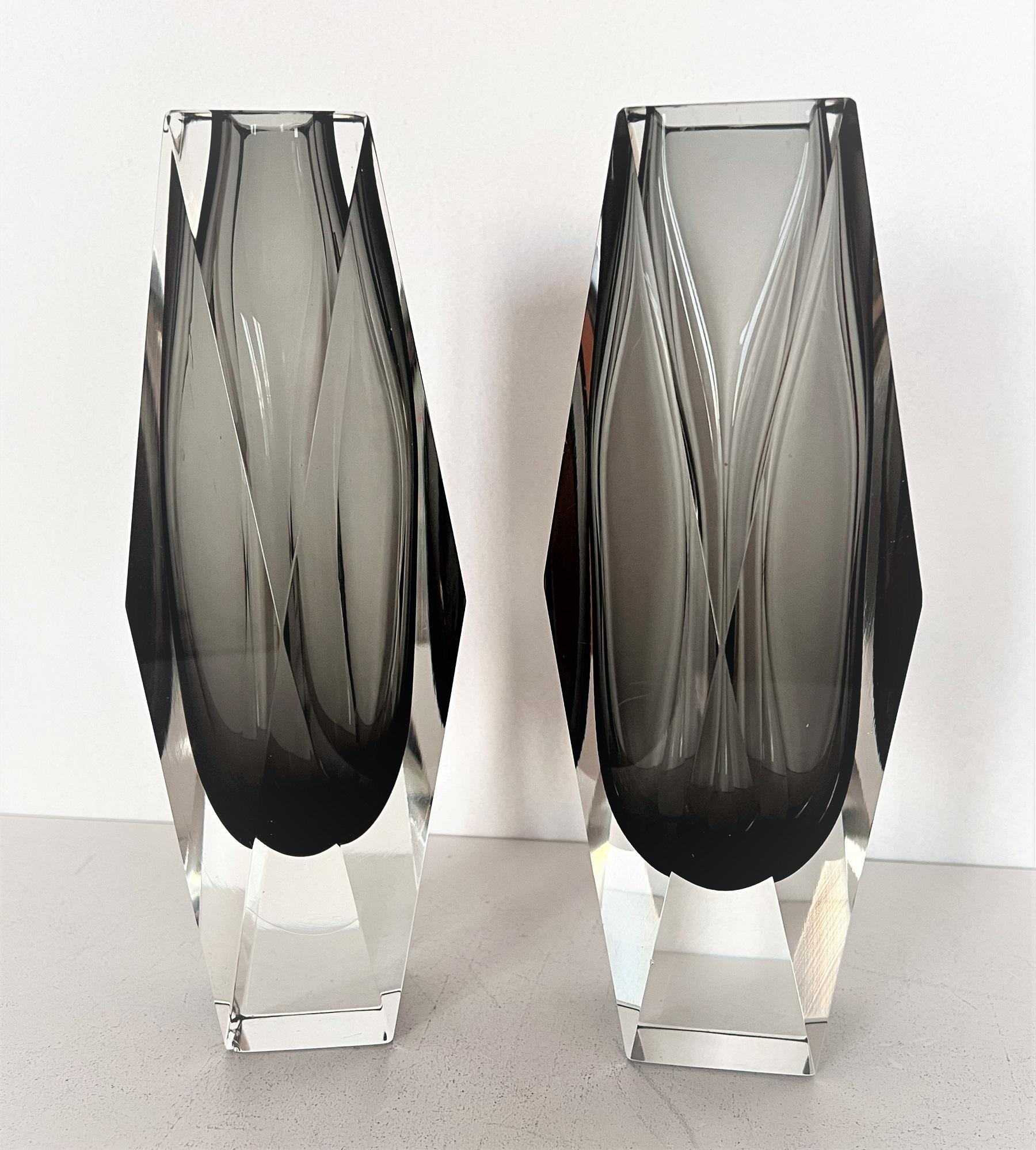 Italian Mid-Century Murano Crystal Vase Set of 2 in Grey by Flavio Poli, 1970s In Good Condition For Sale In Morazzone, Varese
