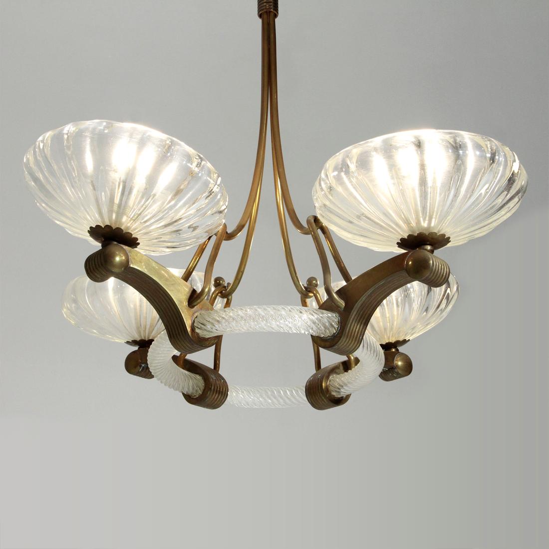 Italian manufacture chandelier produced in the 1930s. Tige and rosette in brass.
Body of the chandelier in brass and torchon glass.
Glass diffusers with brass details.
Good general conditions, some signs of use due to normal use over time, wiring
