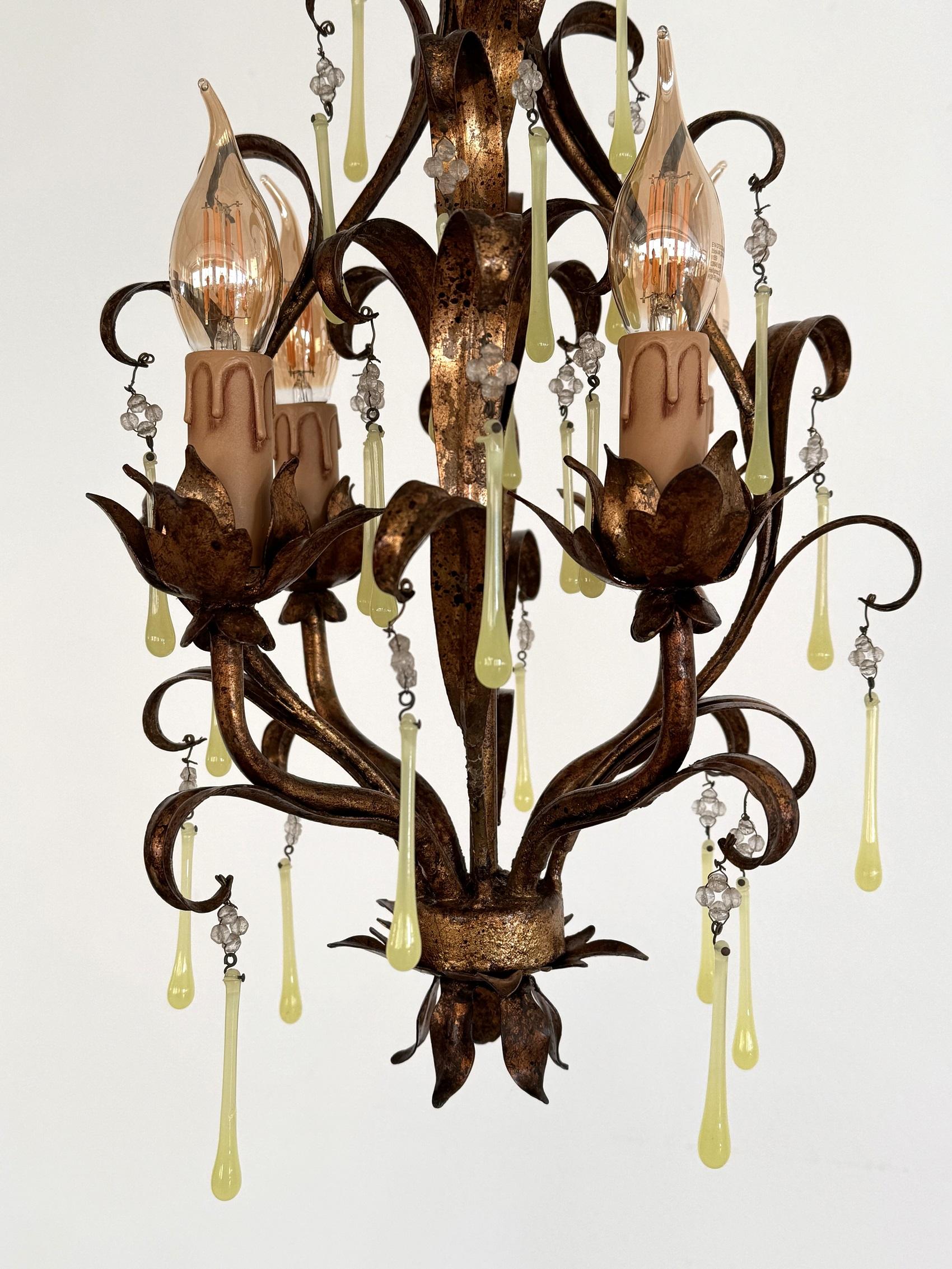 Mid-Century Modern Lustre italien du milieu du siècle dernier en verre de Murano doré avec gouttes de verre jaune, années 1960 en vente