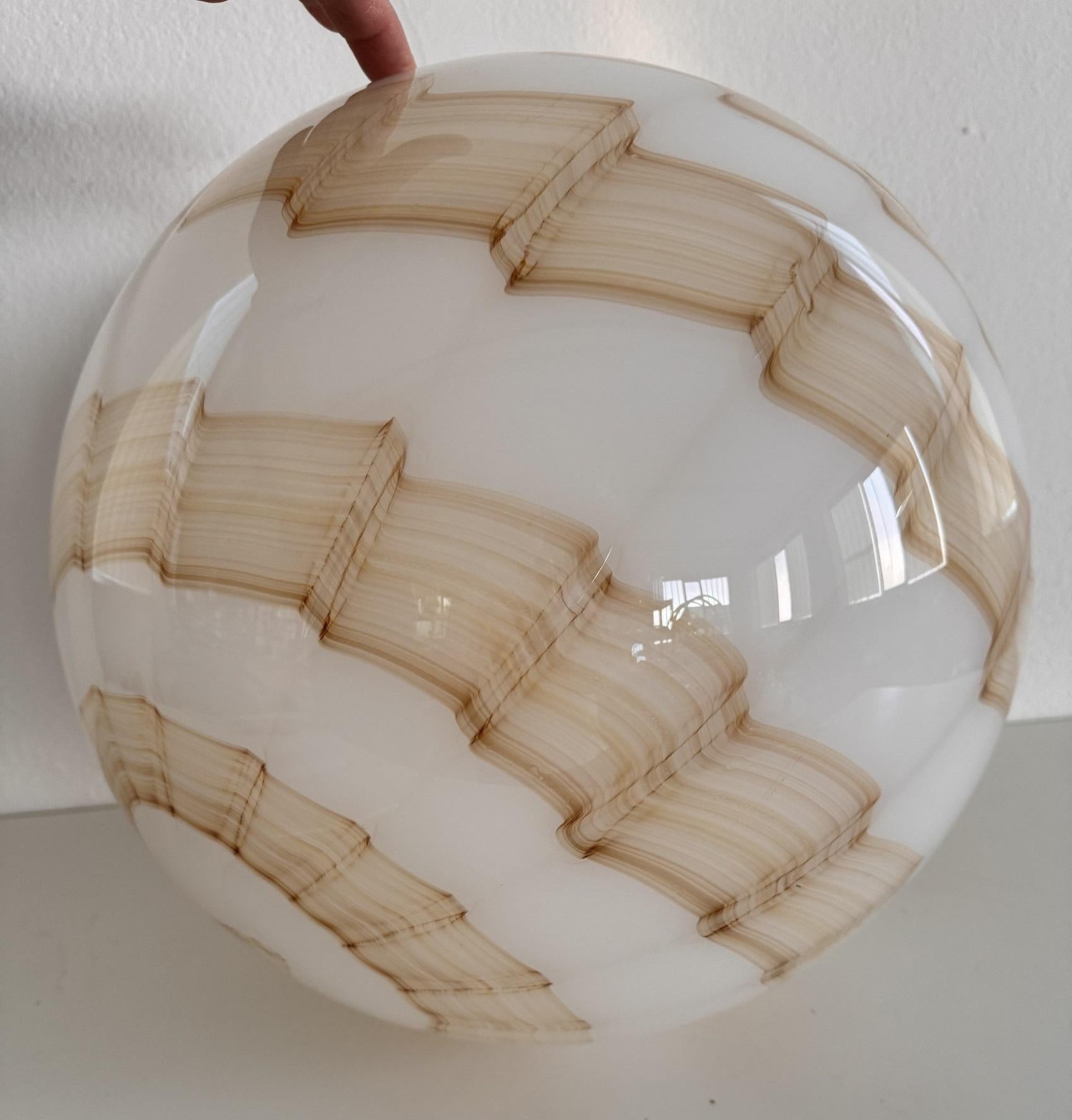 Italienischer Murano-Glas-Kronleuchter aus der Mitte des Jahrhunderts mit goldenen Details, 1970er Jahre im Angebot 5