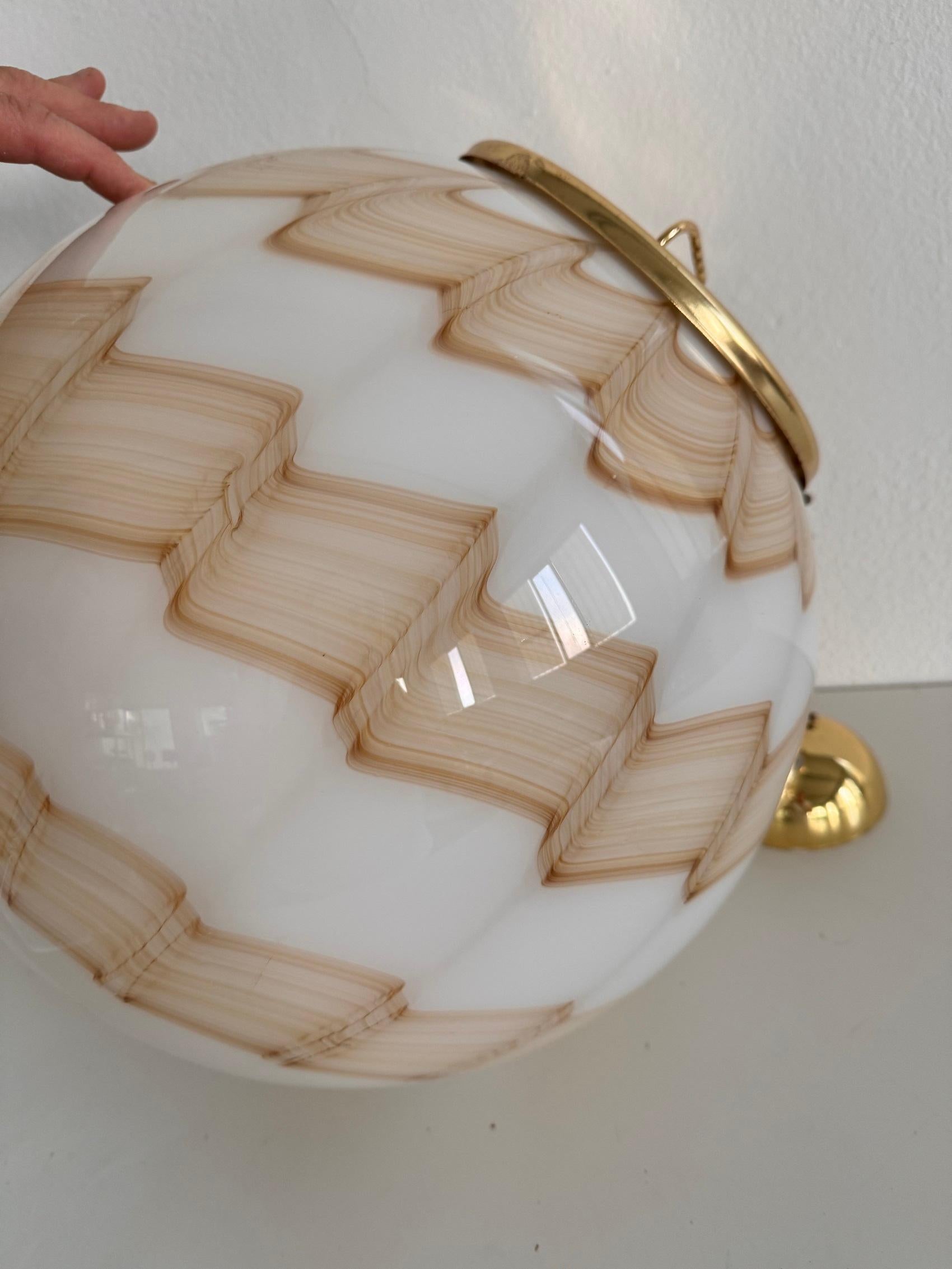 Italienischer Murano-Glas-Kronleuchter aus der Mitte des Jahrhunderts mit goldenen Details, 1970er Jahre im Angebot 6