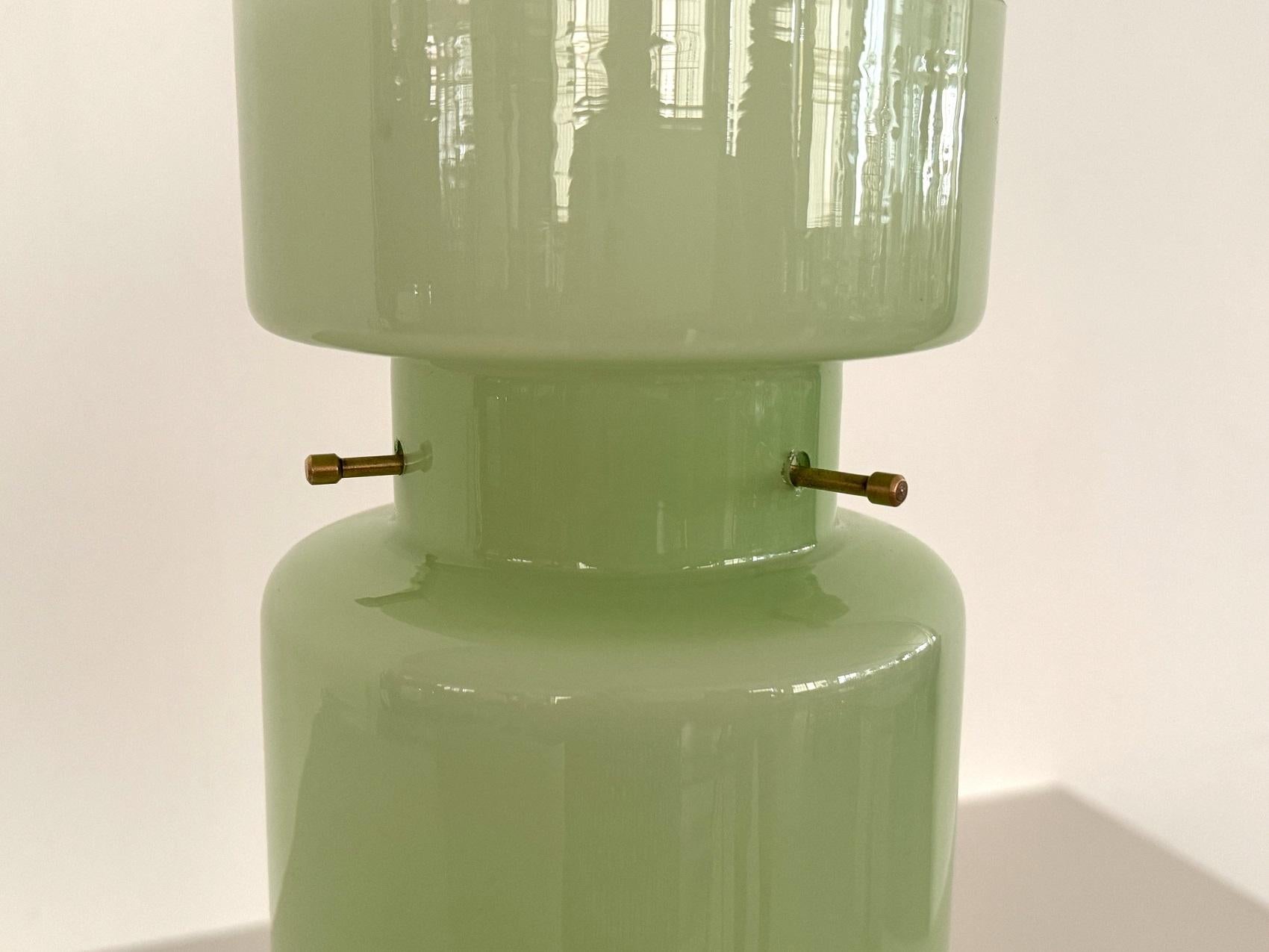 Italian Mid-Century Murano Glass Pendant Light in Kiwi Green by Vistosi, 1980s For Sale 3