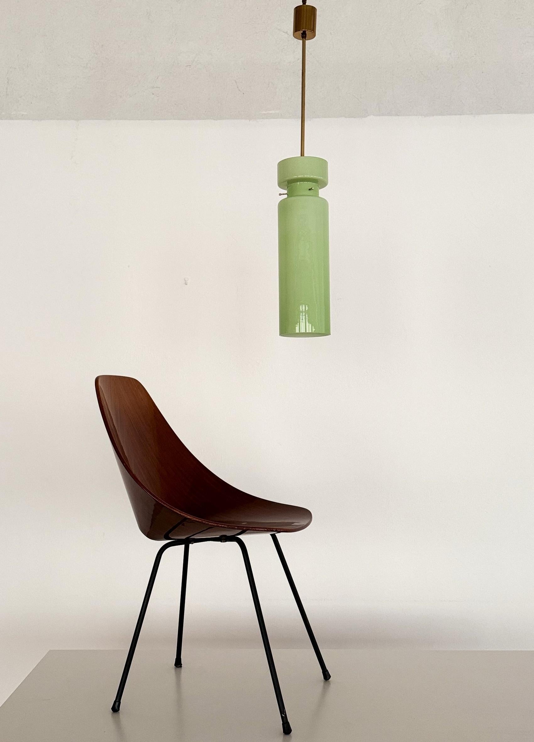 Brass Italian Mid-Century Murano Glass Pendant Light in Kiwi Green by Vistosi, 1980s For Sale