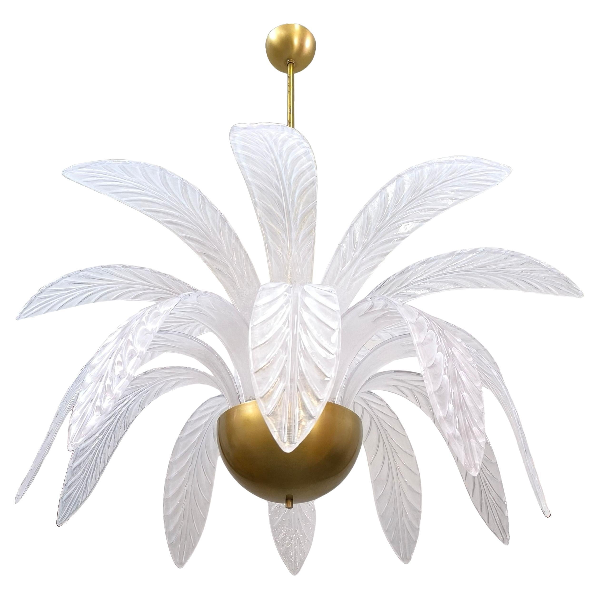 Lámpara italiana de mediados de siglo con hojas de Murano, de cristal veneciano soplado a mano y latón en venta