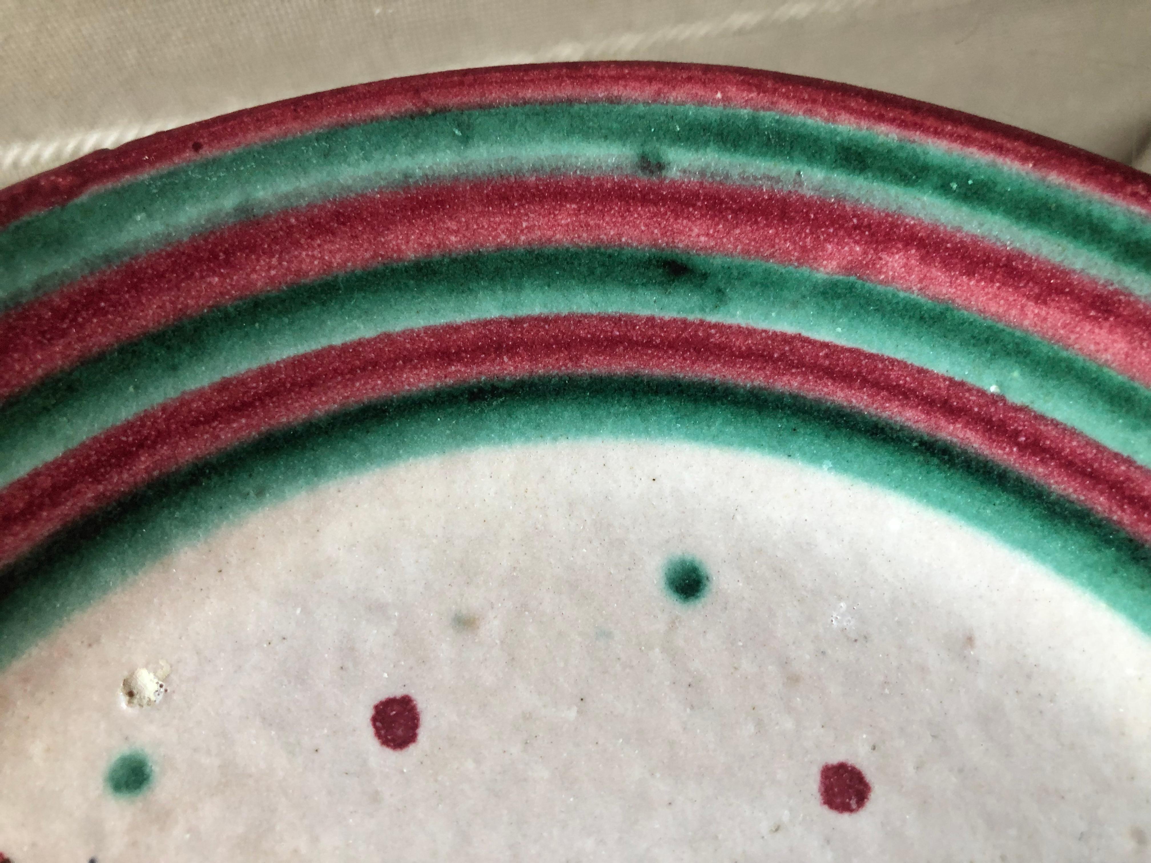 Plato de Centro de Gres Italiano de Mediados de Siglo Pintado a Mano con Escena de Velero en Bueno estado para la venta en New York, NY