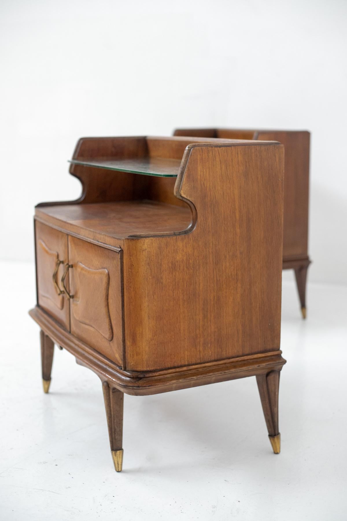 Italian Mid-Century Nightstands in Wood and Glass For Sale 3