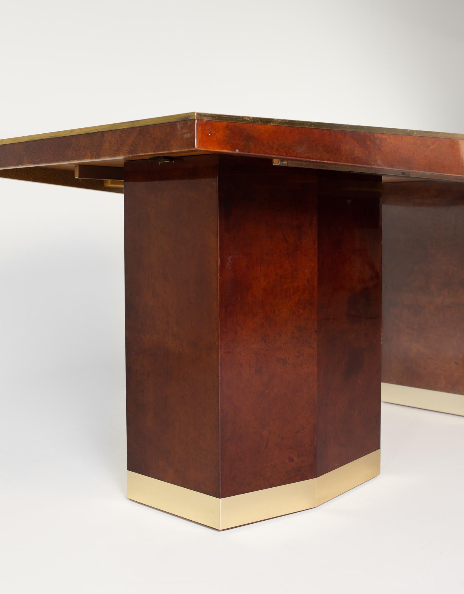 Italian Mid Century Octagonal Burlwood and Brass Pedestal Dining Table For Sale 5