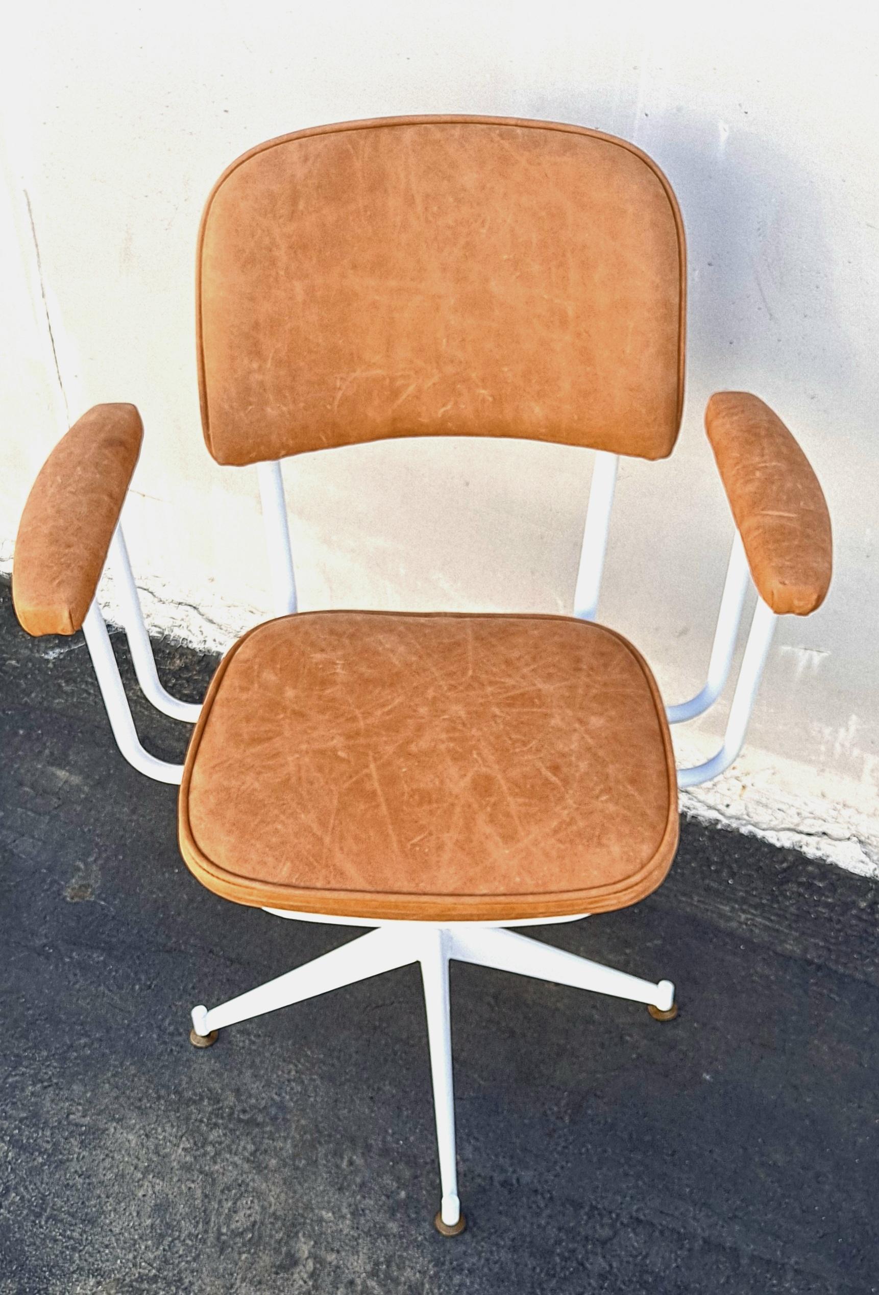 Mid-Century Modern Italian Midcentury Office Chair  For Sale