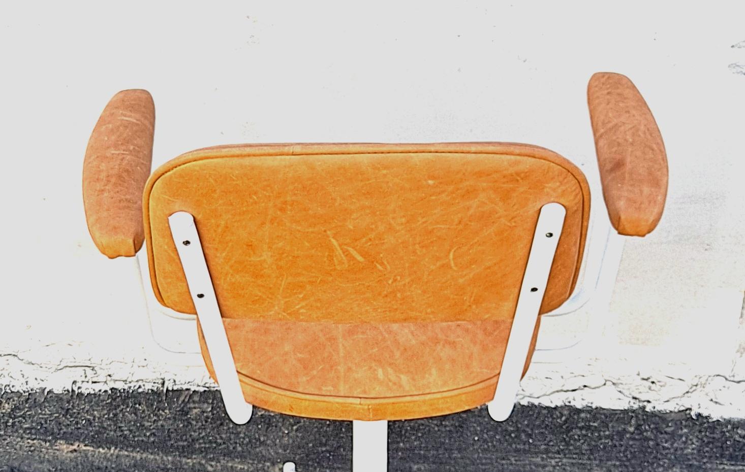 Italian Midcentury Office Chair  In Good Condition For Sale In Los Angeles, CA