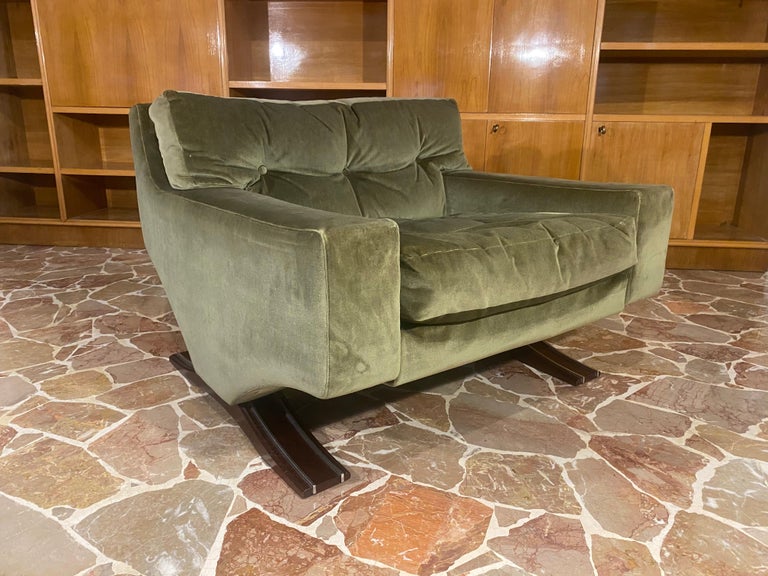 Italian Mid-Century Olive Green Velvet Armchairs by Franz Sartori for Flexform For Sale 4