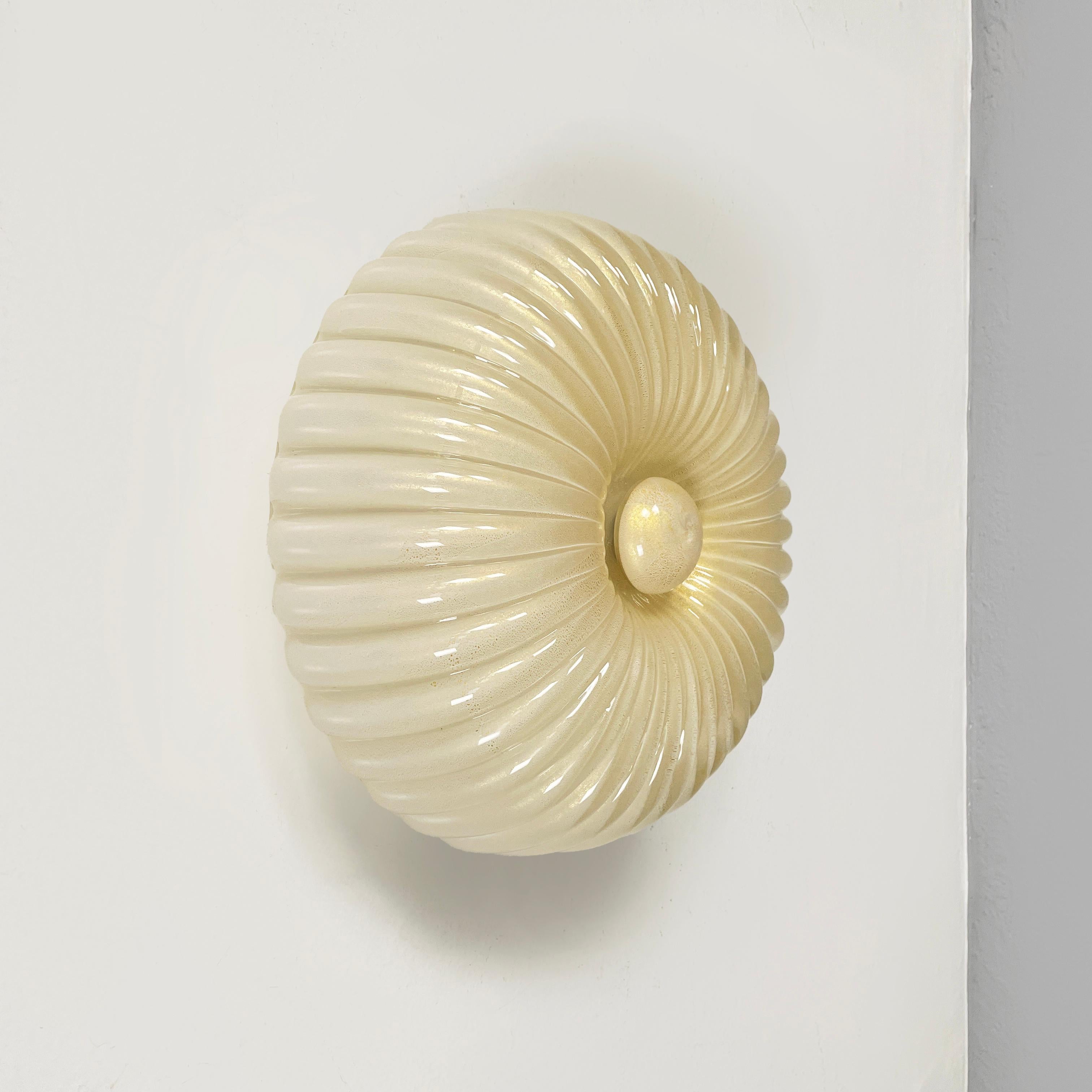 Italian mid-century modern opaline glass ceiling with gold dust lamp by Barovier&Toso, 1960s
Ceiling lamp with a round base in opaline glass decorated with gold dust. The diffuser has concentric decorative grooves with a circle in the center, also