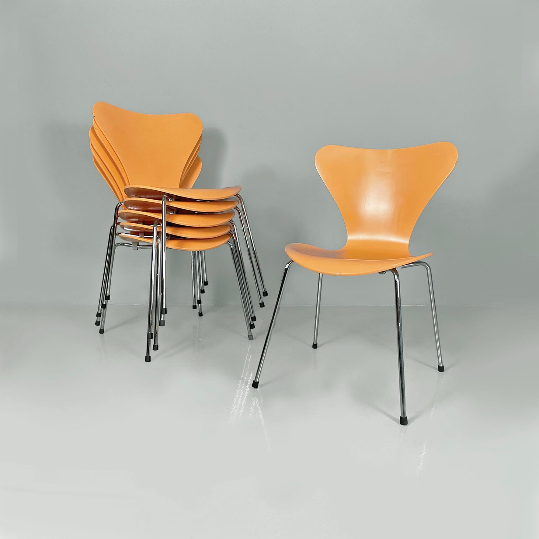 Italian mid-century orange wood Serie 7 chairs by Jacobsen, Fritz Hansen, 1999 For Sale 11