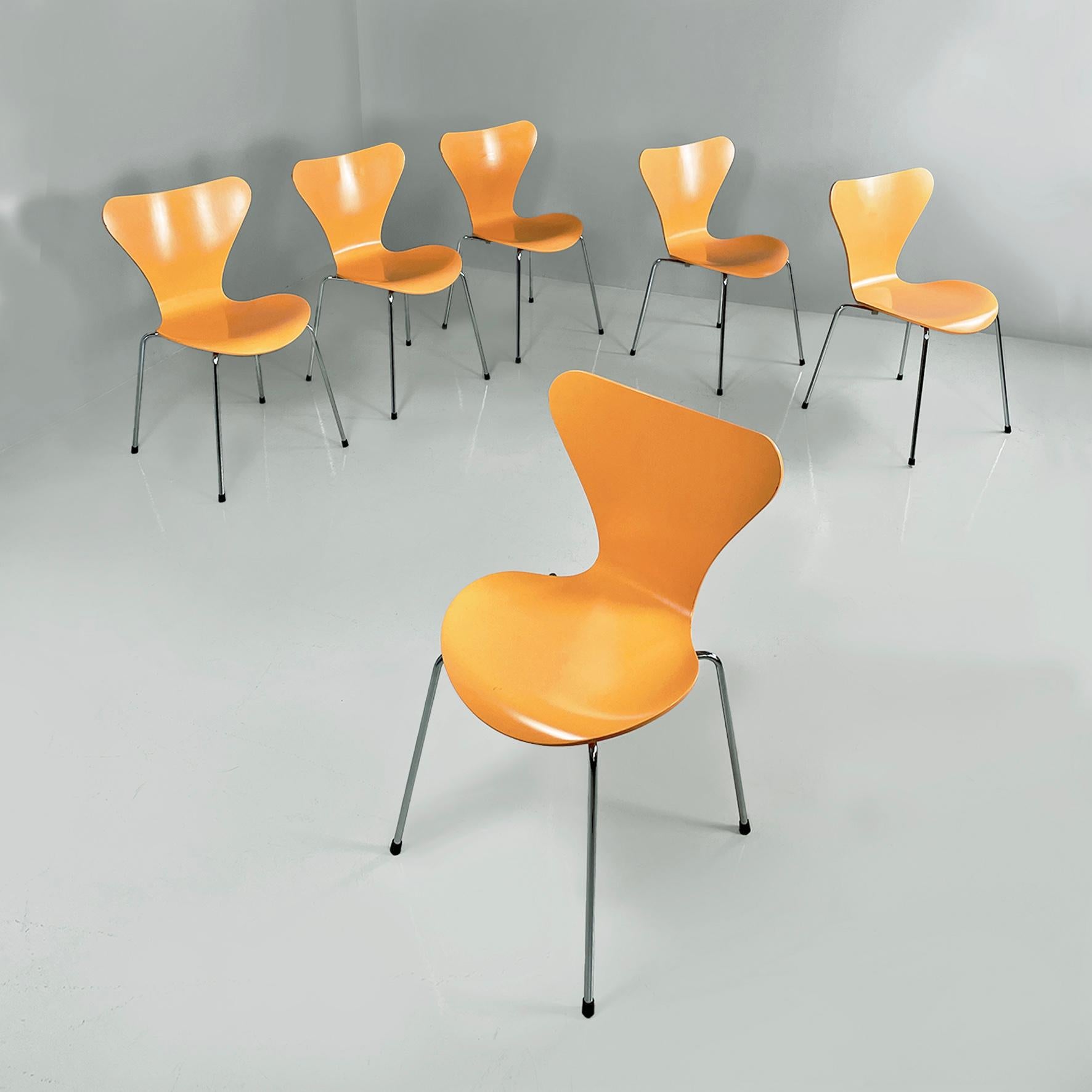 Italian mid-century orange wood Serie 7 chairs by Jacobsen, Fritz Hansen, 1999 For Sale 12