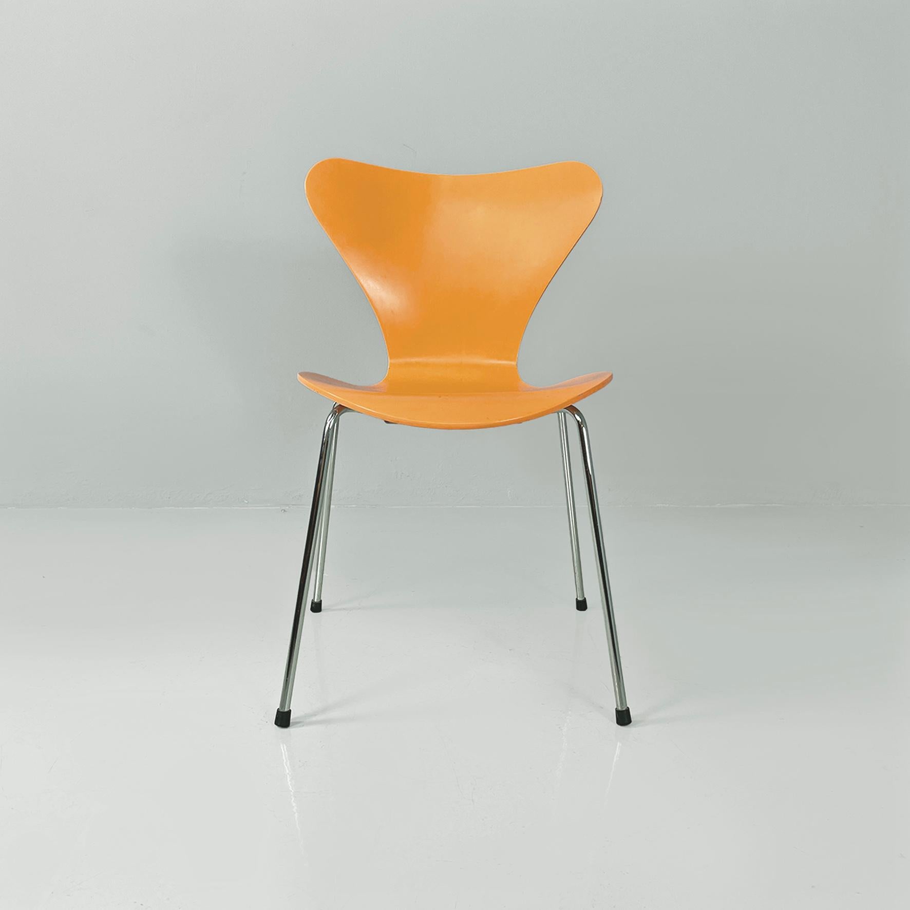 Italian mid-century orange wood Serie 7 chairs by Jacobsen, Fritz Hansen, 1999 For Sale 13
